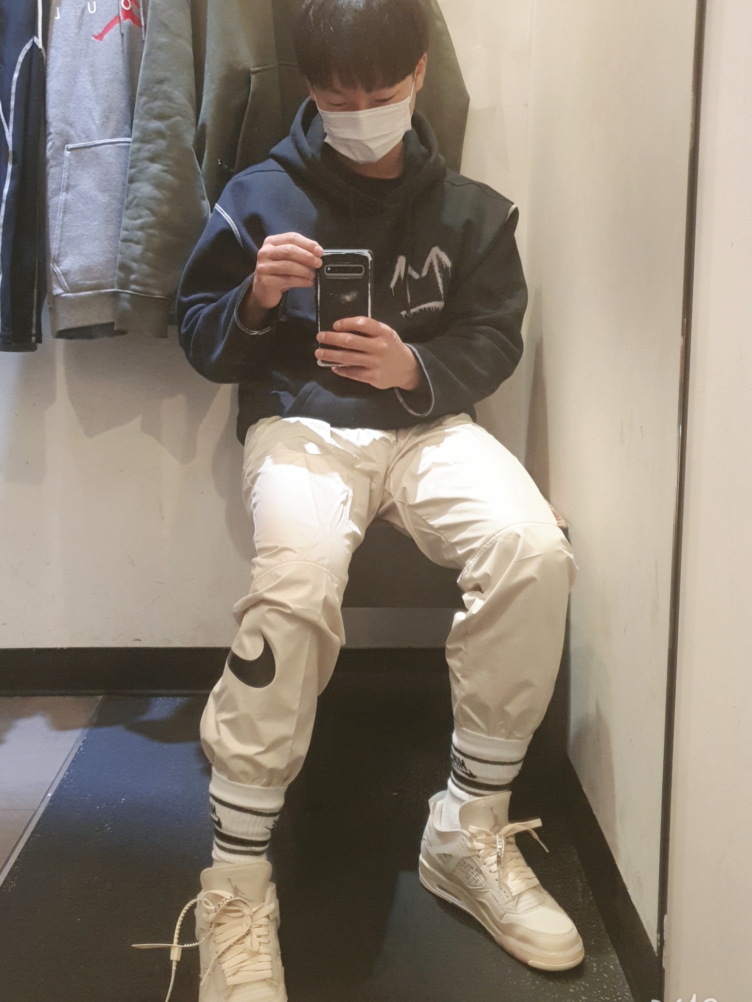 (W) Jordan 4 x Off-White Retro SP Sail 착용 스타일