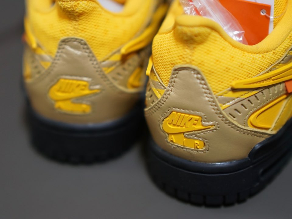 Nike x Off-White Air Rubber Dunk University Gold 착용 스타일 - 5