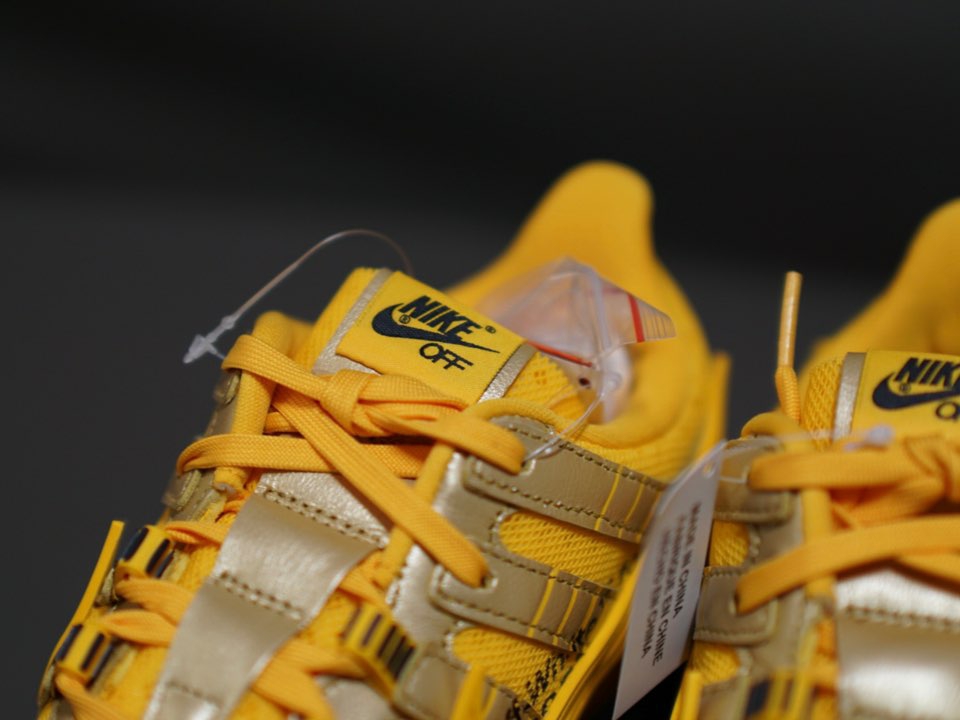 Nike x Off-White Air Rubber Dunk University Gold 착용 스타일 - 4