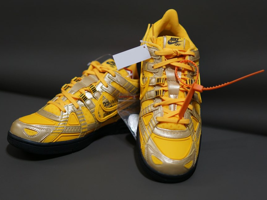 Nike x Off-White Air Rubber Dunk University Gold 착용 스타일 - 1