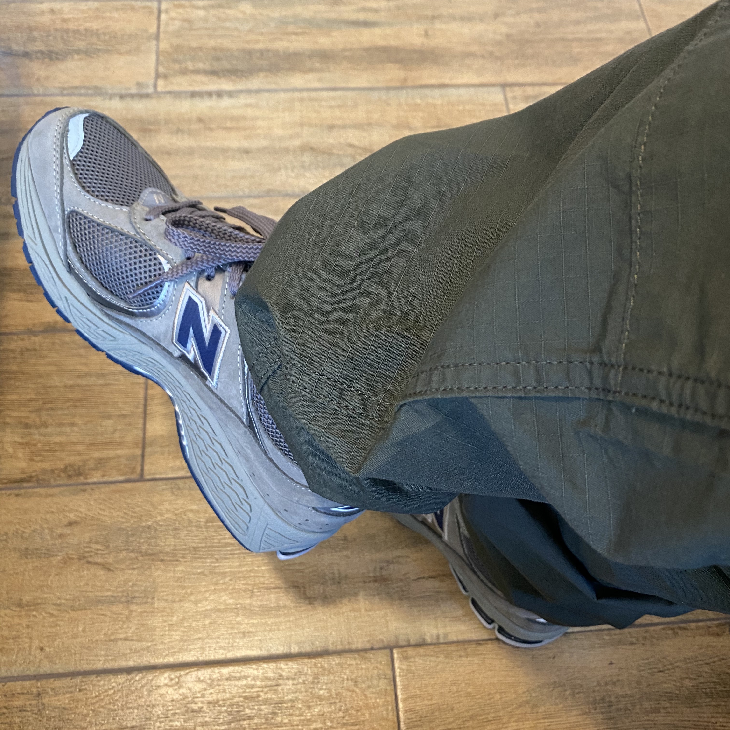 New Balance 2002R Gray 착용 스타일