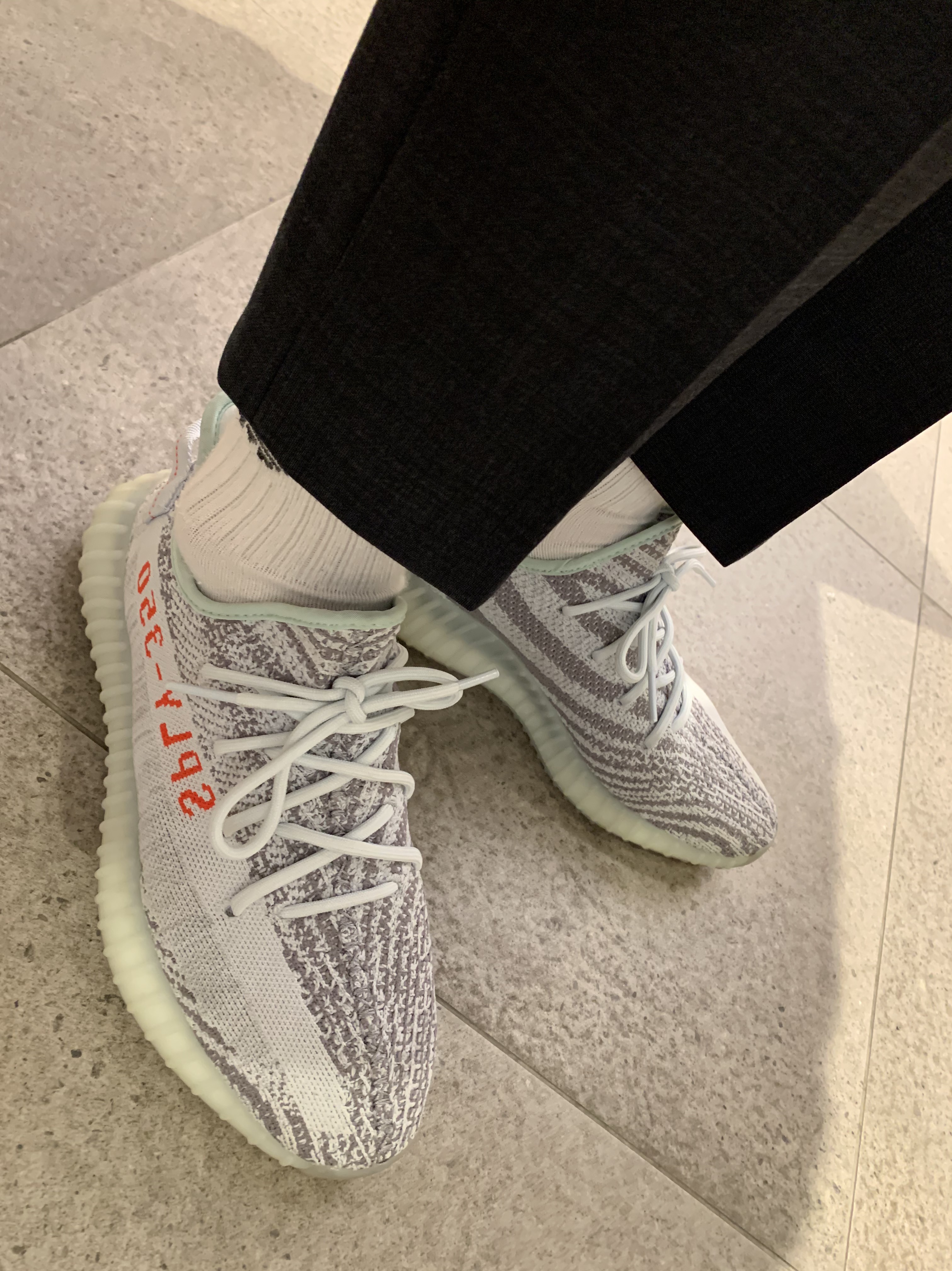 Adidas Yeezy Boost 350 V2 Blue Tint 2017 착용 스타일 - 2