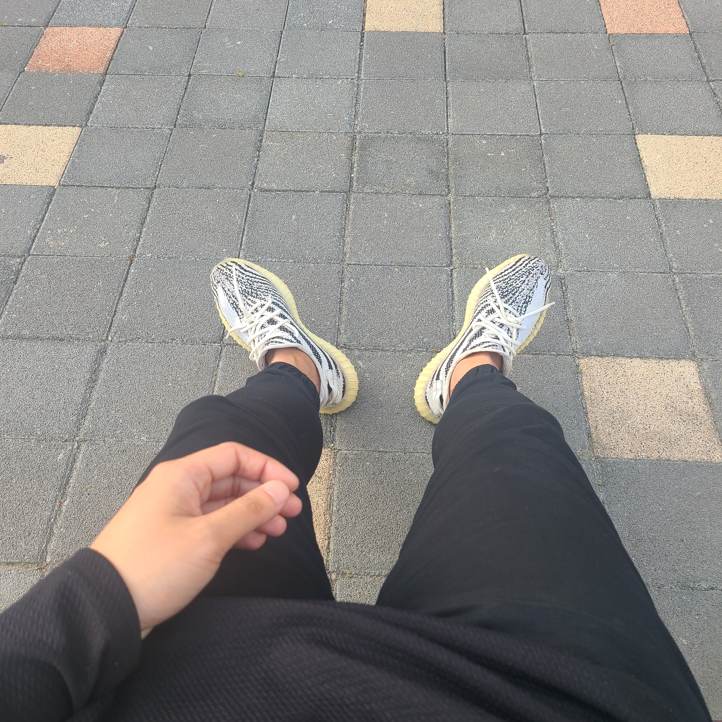 Adidas Yeezy Boost 350 V2 Zebra 2017/2019/2020 착용 스타일