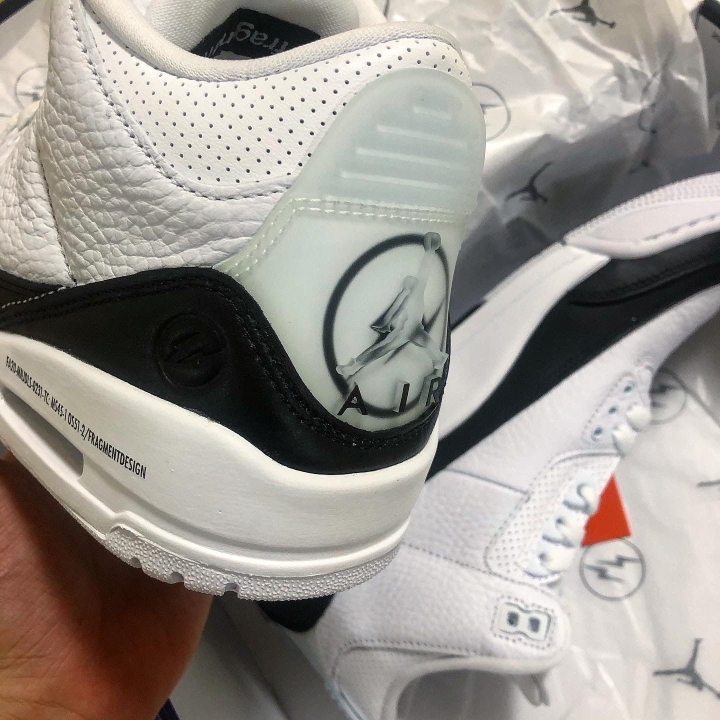 Jordan 3 x Fragment Retro SP White Black 착용 스타일 - 2