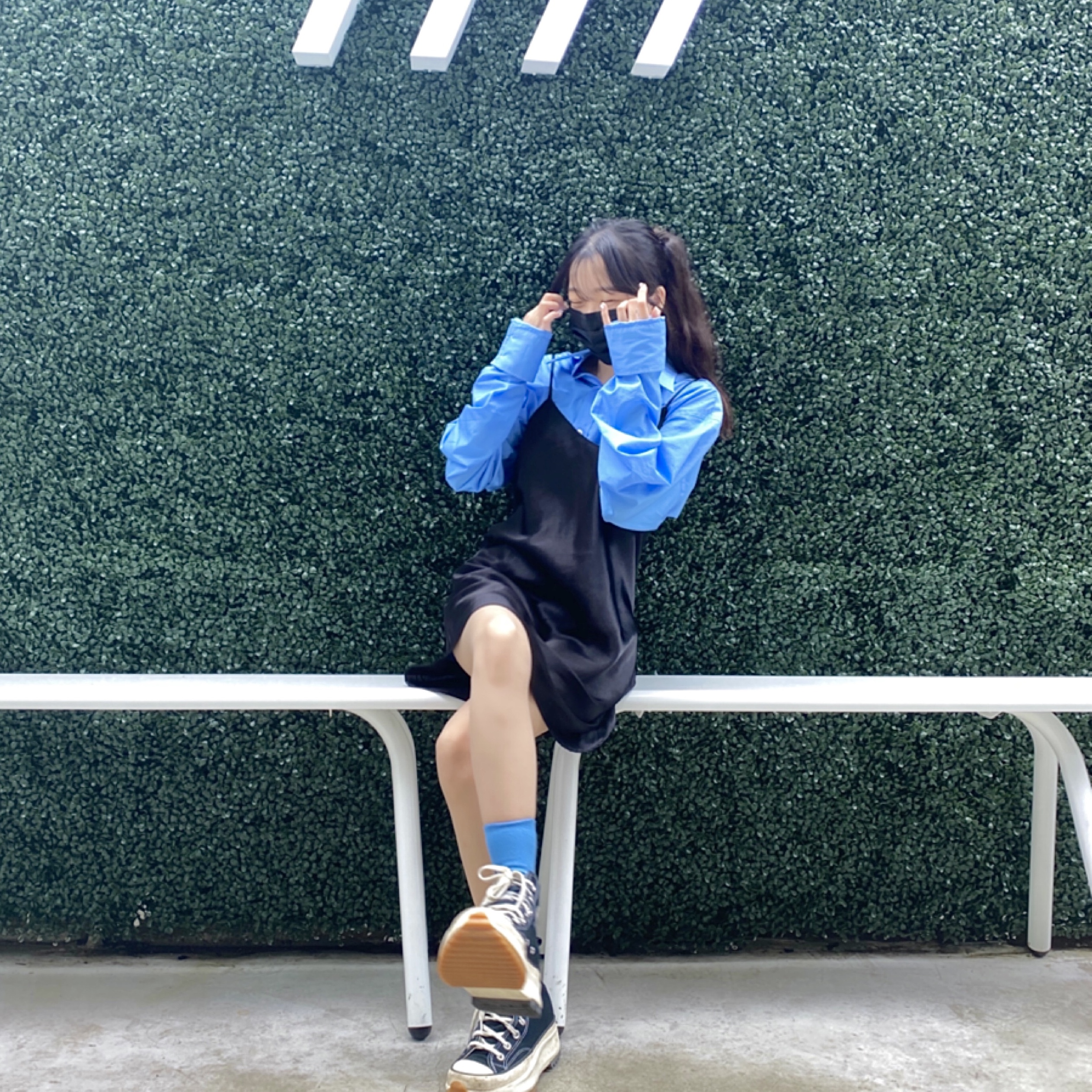 Converse x JW Anderson Run Star Hike Hi Black 착용 스타일 - 2