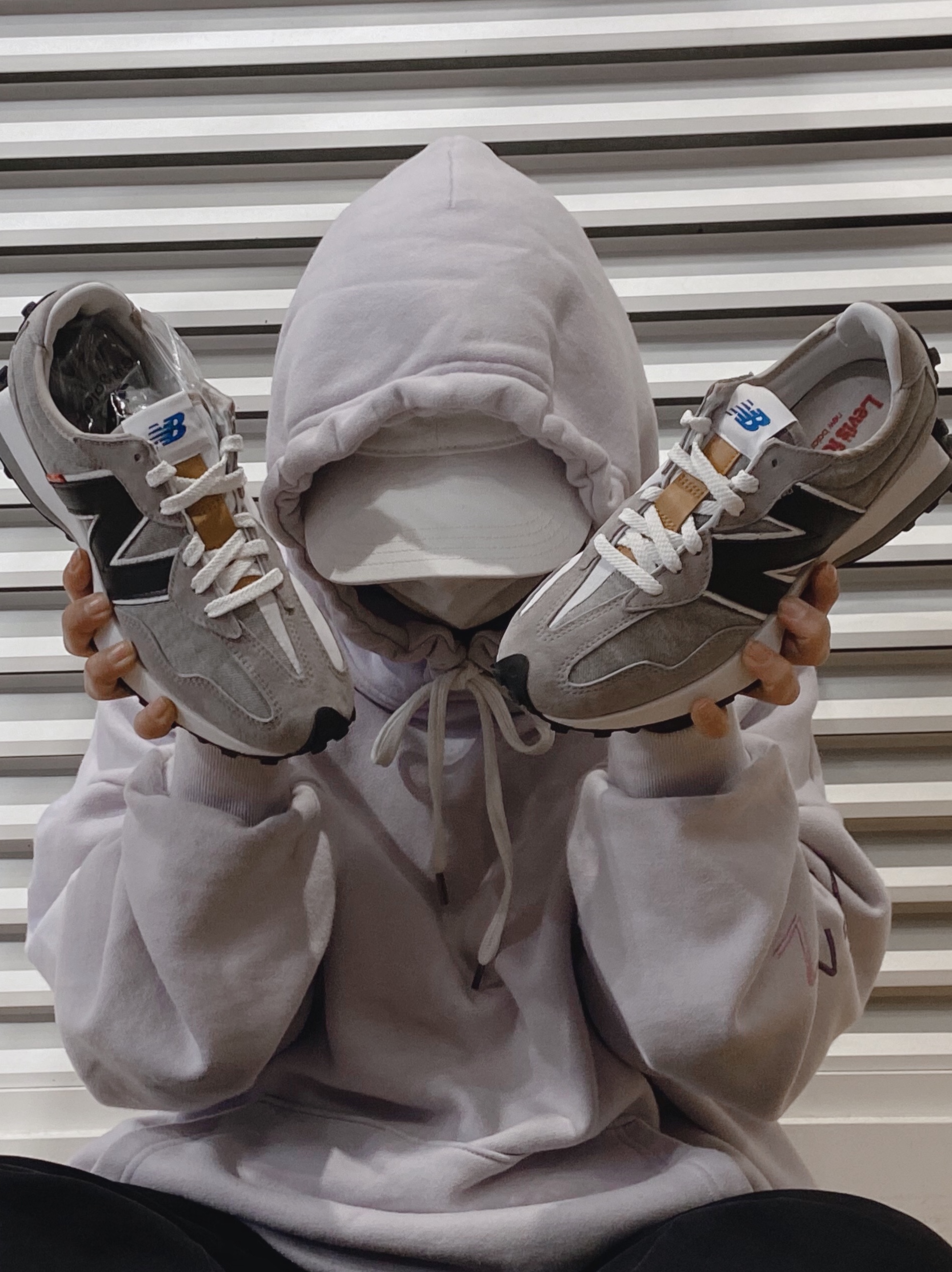 New Balance x Levi's 327 Grey (Levi's Tag) 착용 스타일