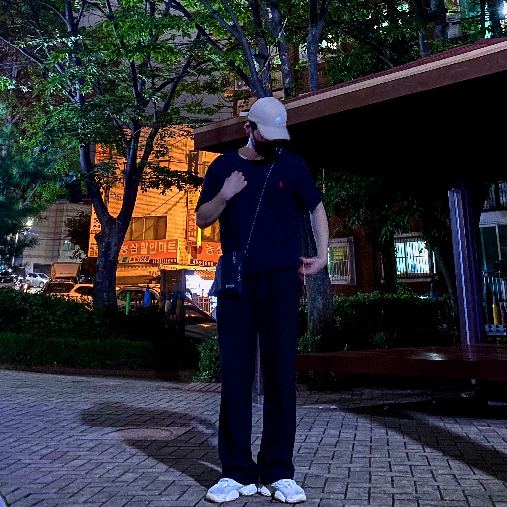Adidas Yeezy 500 Bone White 착용 스타일