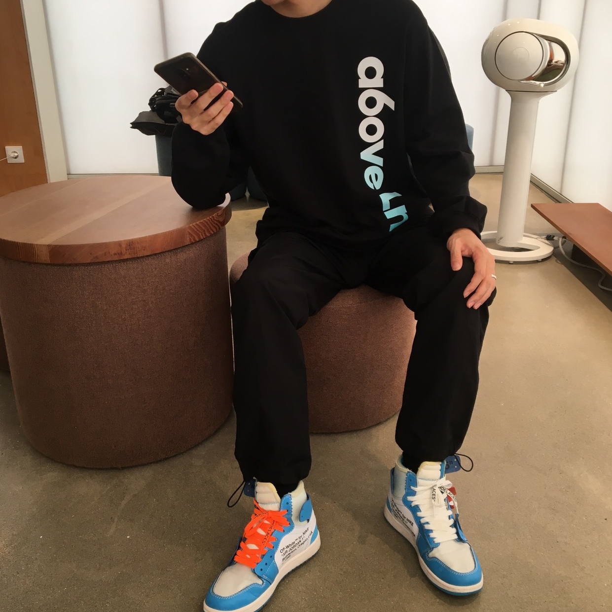 Jordan 1 x Off-White Retro High University Blue 착용 스타일