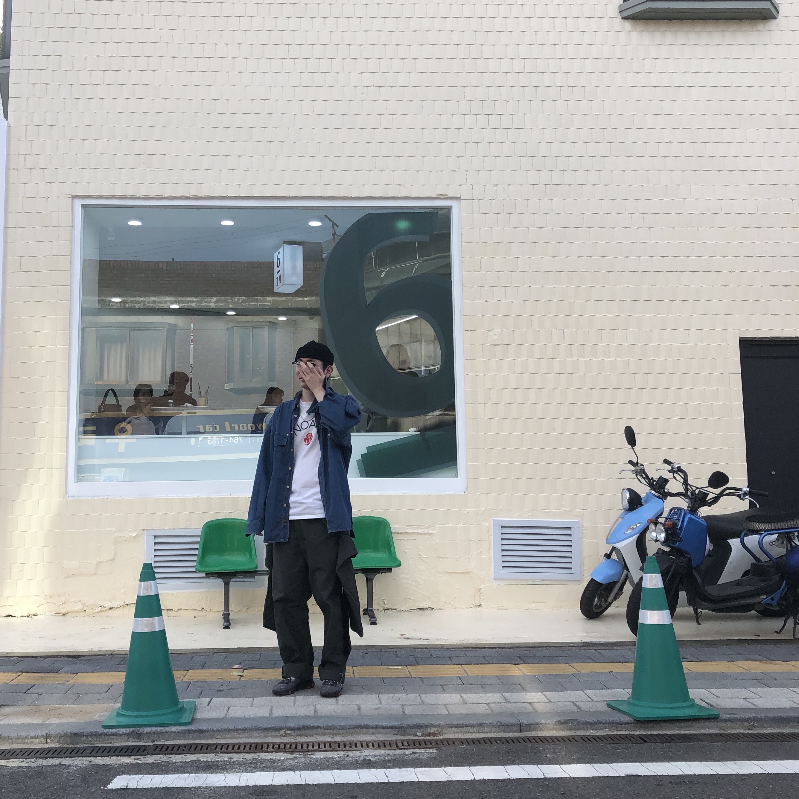 Nike React Element 87 Blue Chill Solar Red 착용 스타일 - 1