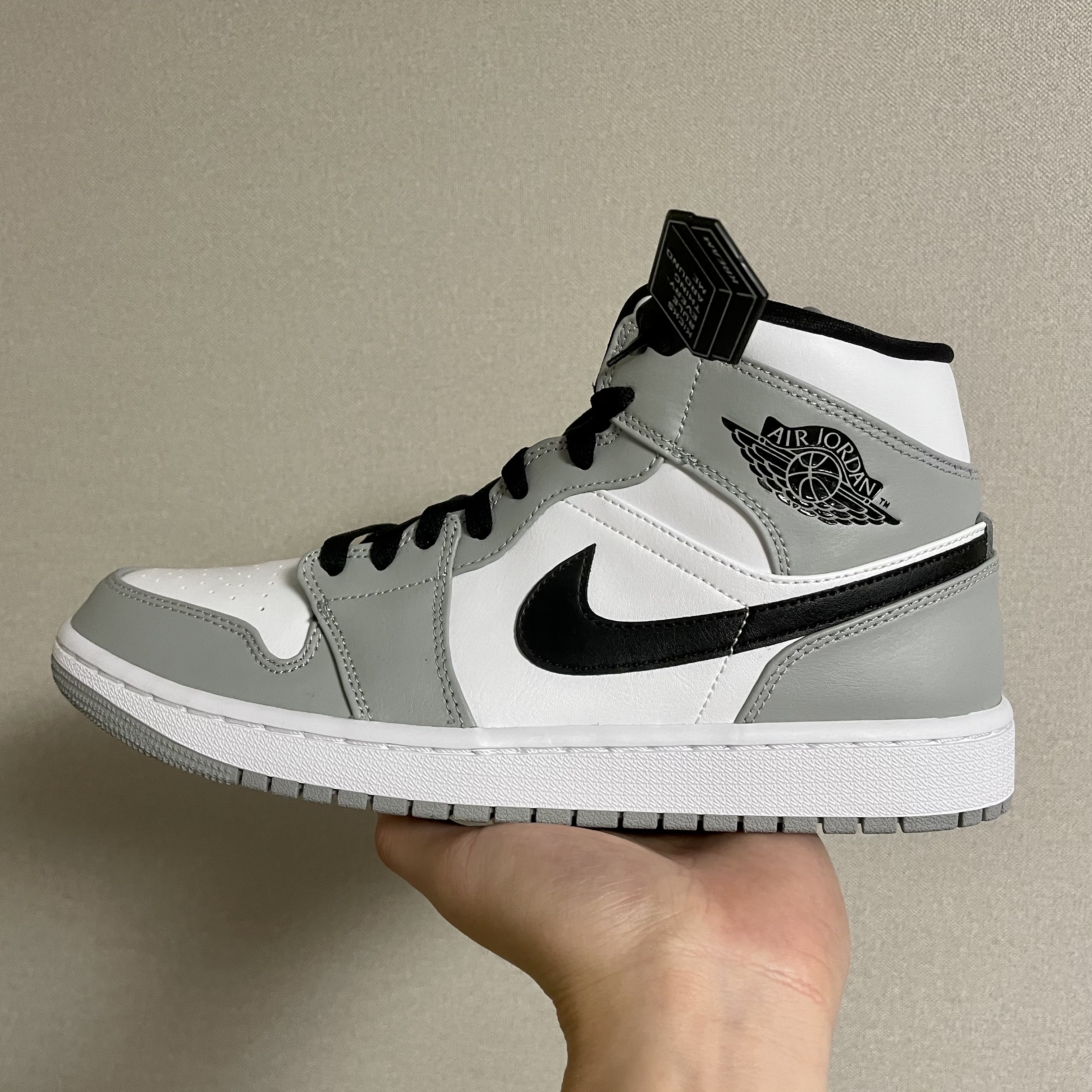Jordan 1 Mid Light Smoke Grey 착용 스타일
