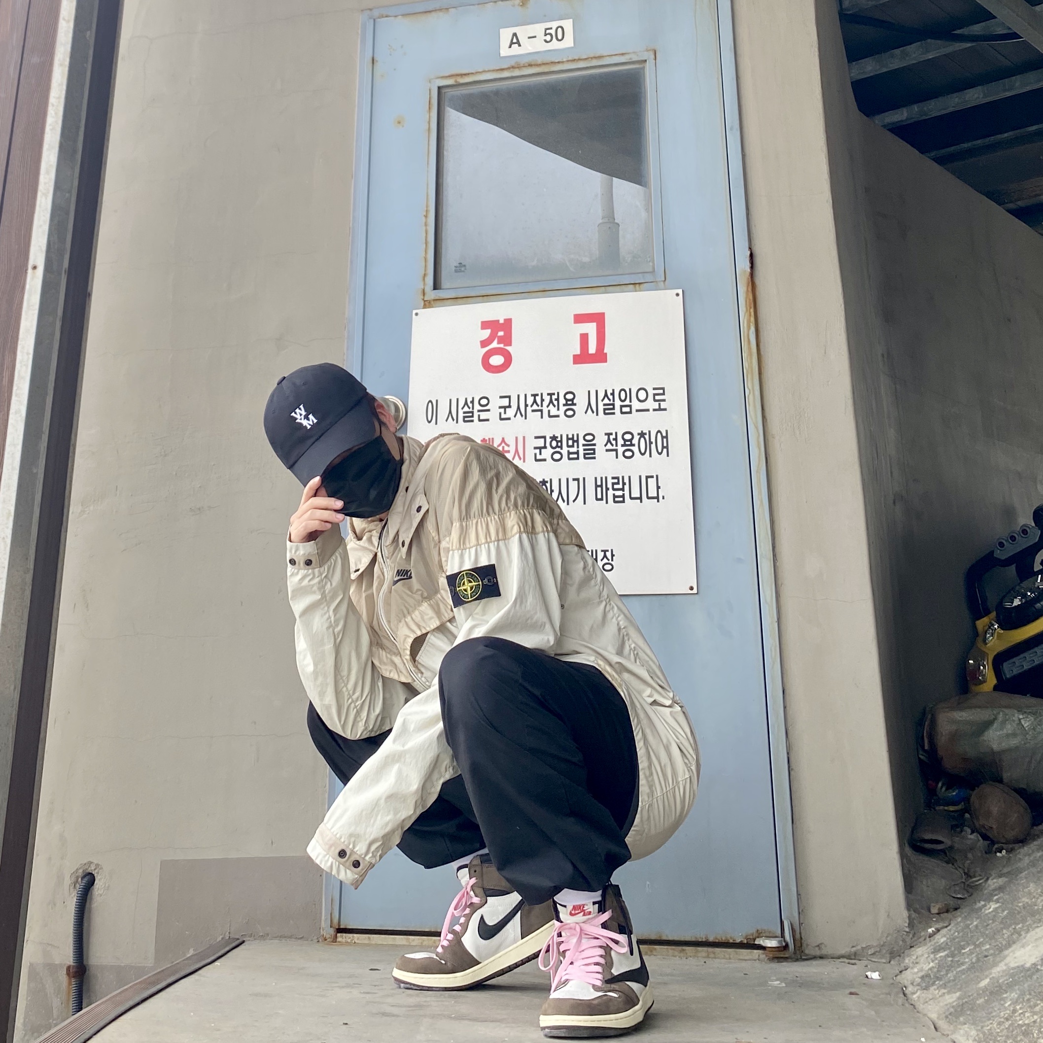 Jordan 1 x Travis Scott Retro High OG SP Mocha 착용 스타일