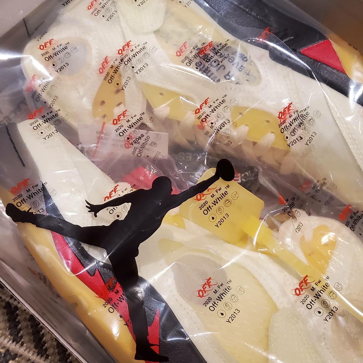 Jordan 5 x Off-White Retro SP Sail Fire Red 착용 스타일 - 1