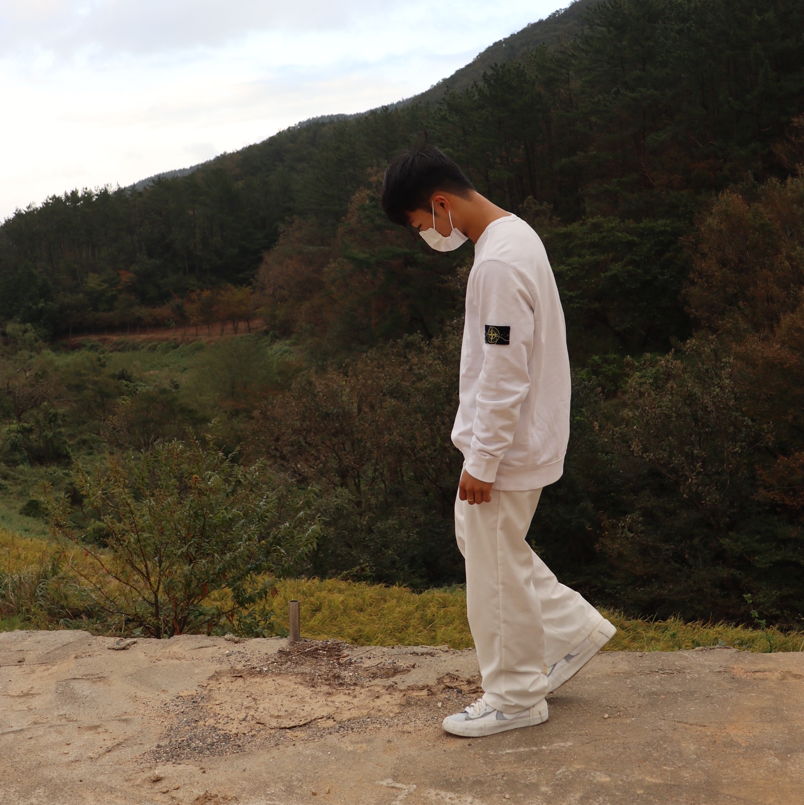 Nike x Sacai Blazer Mid White Grey 착용 스타일