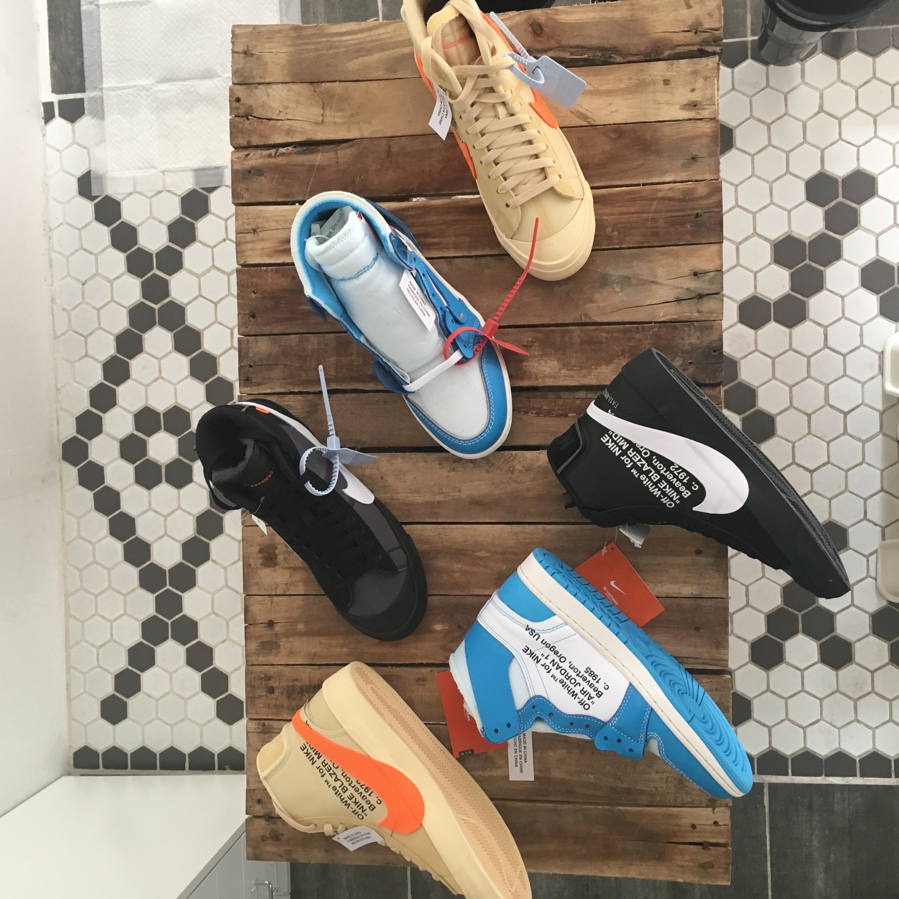 Jordan 1 x Off-White Retro High University Blue, Nike x Off-White Blazer Mid Off-White All Hallow's Eve 착용 스타일 - 3