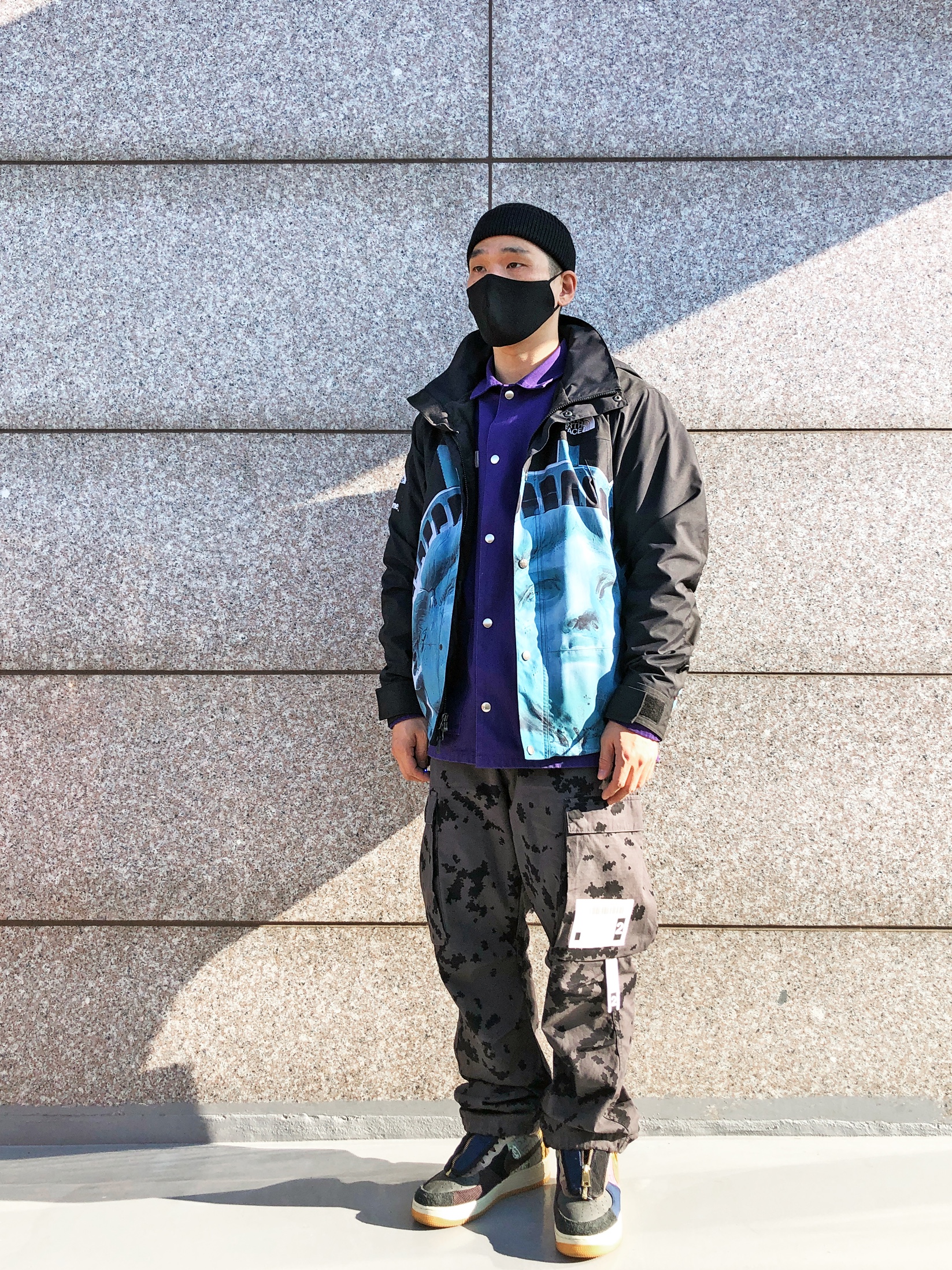 Nike x Travis Scott Air Force 1 Low Cactus Jack, Supreme x The North Face Statue of Liberty Mountain Jacket Black - 19FW 착용 스타일