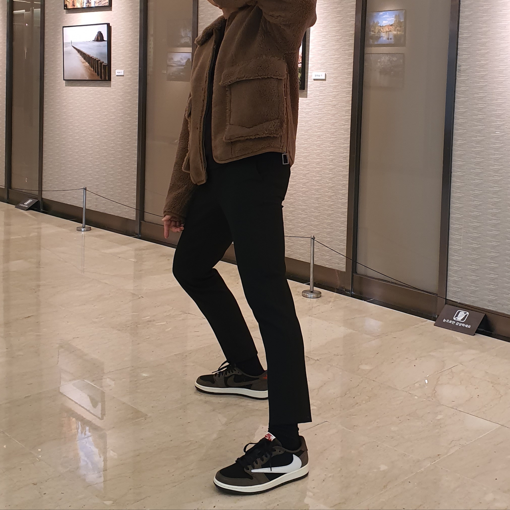 Jordan 1 x Travis Scott Retro Low OG SP Mocha 착용 스타일