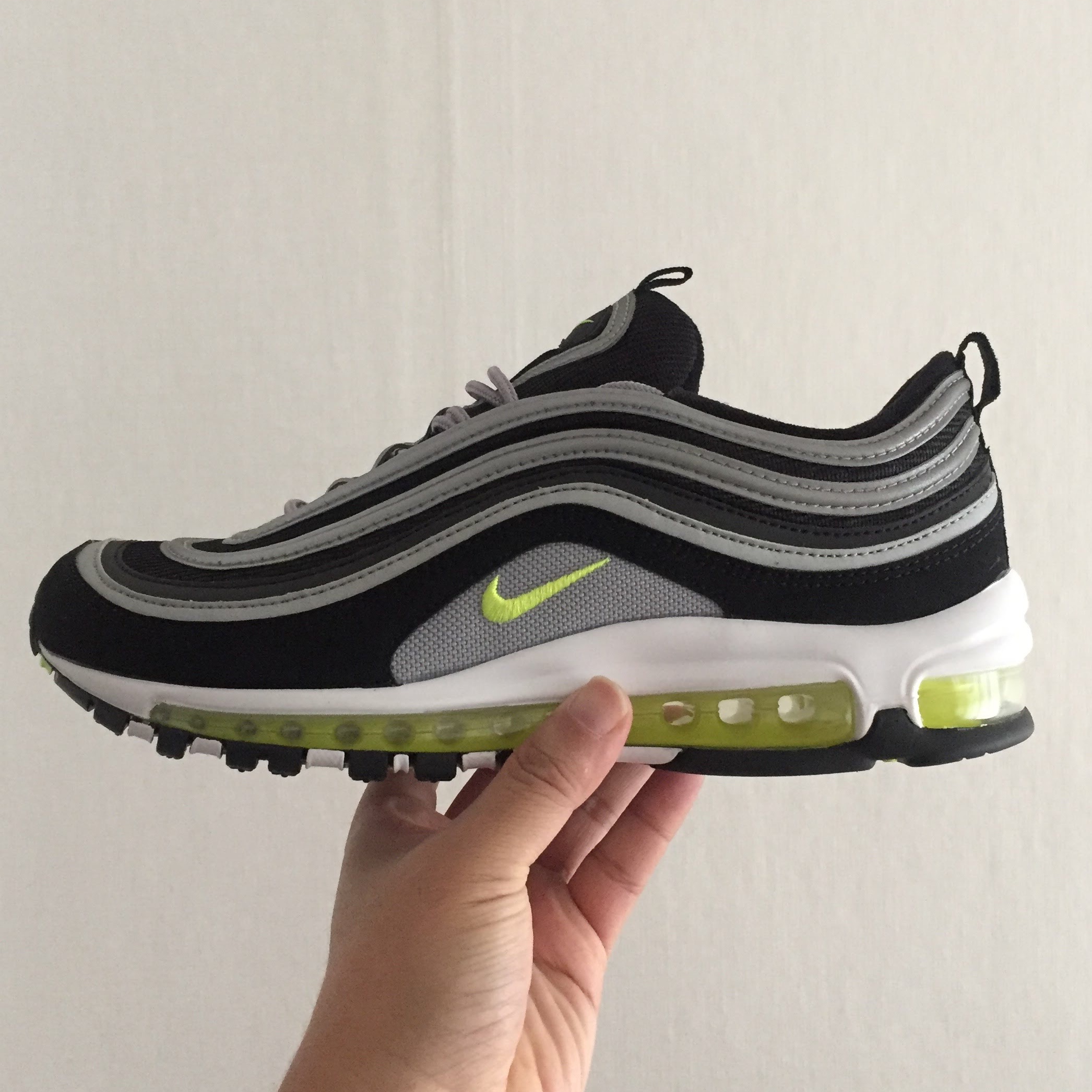 Nike Air Max 97 OG Black Volt Asia 착용 스타일 - 2