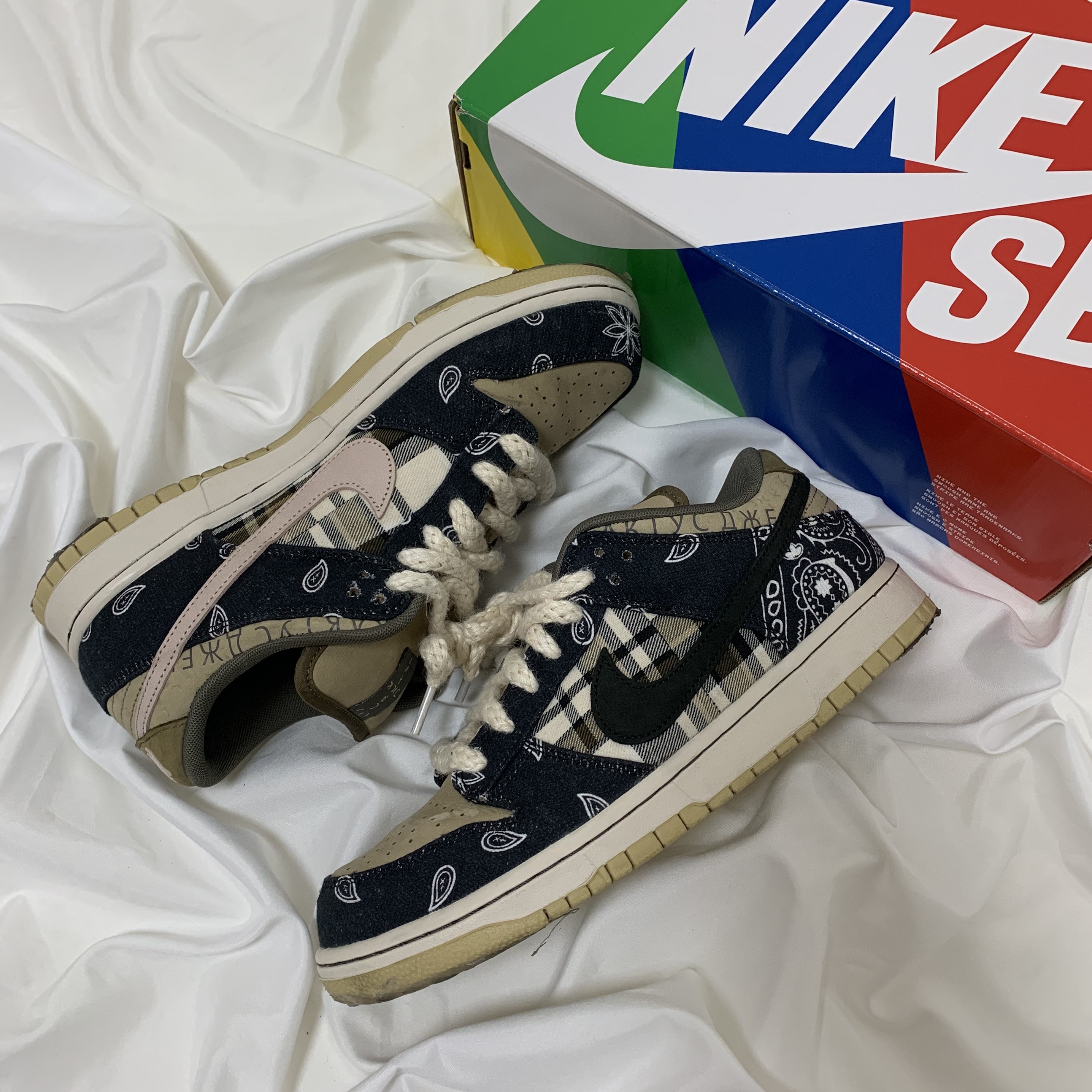 Nike x Travis Scott SB Dunk Low 착용 스타일