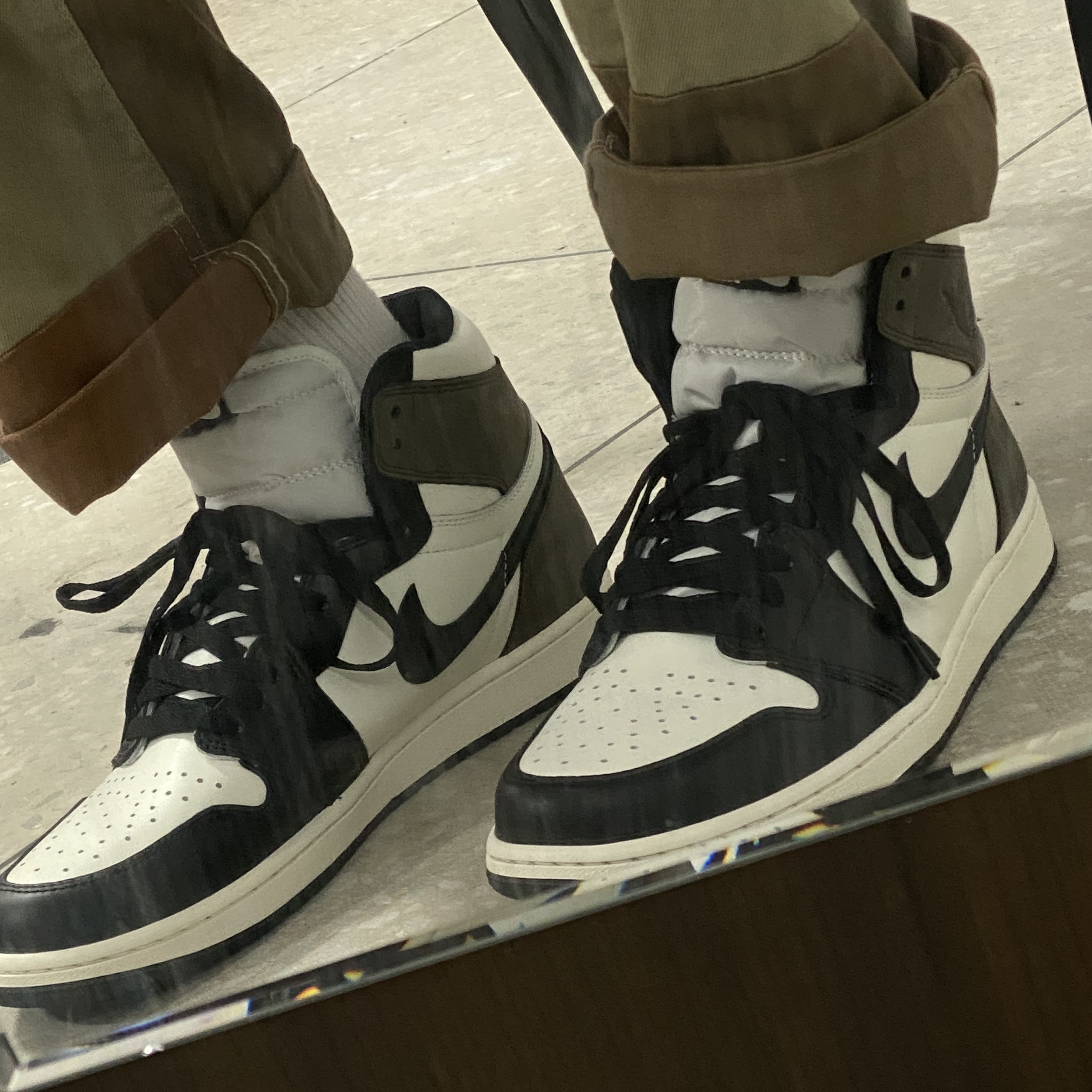 Jordan 1 Retro High OG Black Mocha 착용 스타일
