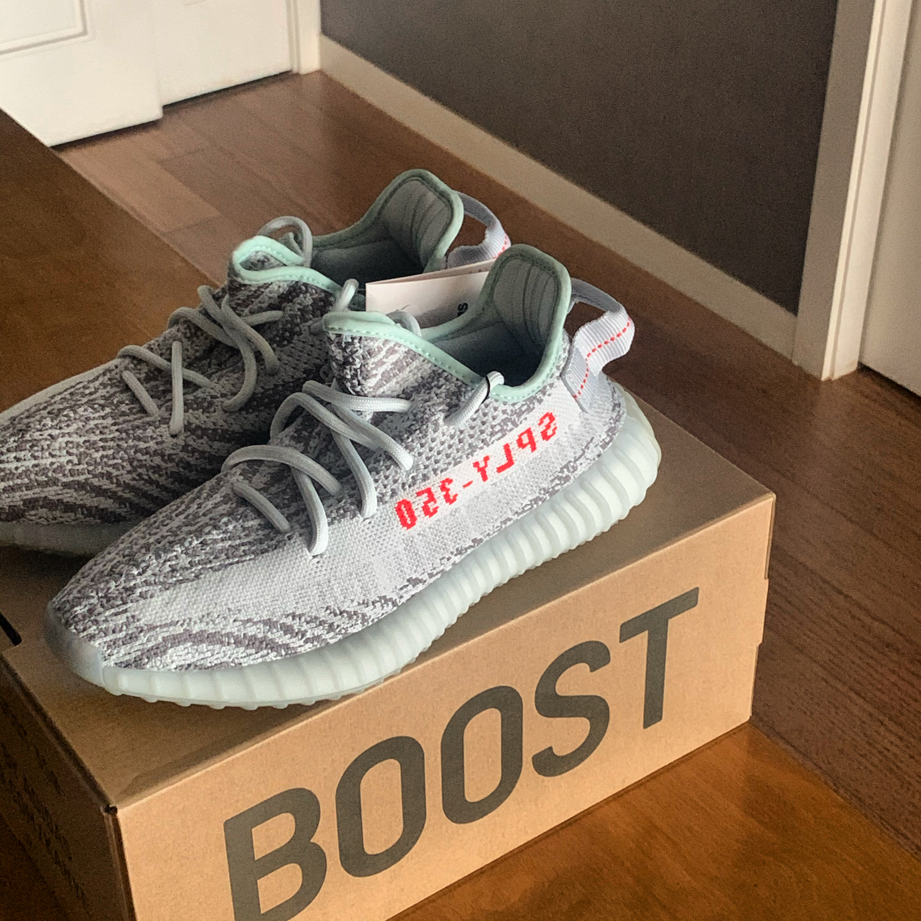 Adidas Yeezy Boost 350 V2 Blue Tint 2017 착용 스타일
