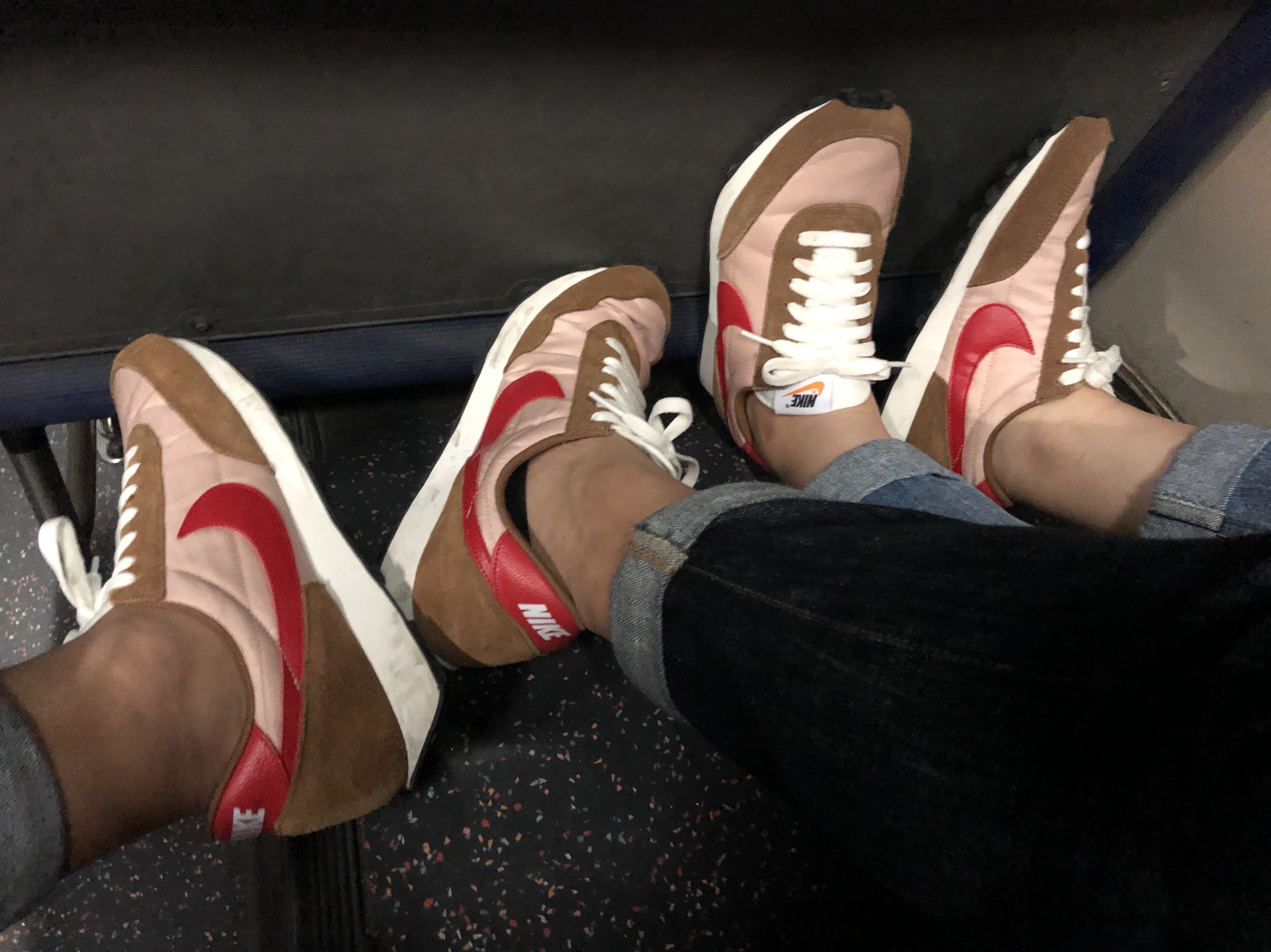 (W) Nike Daybreak Shimmer University Red 착용 스타일