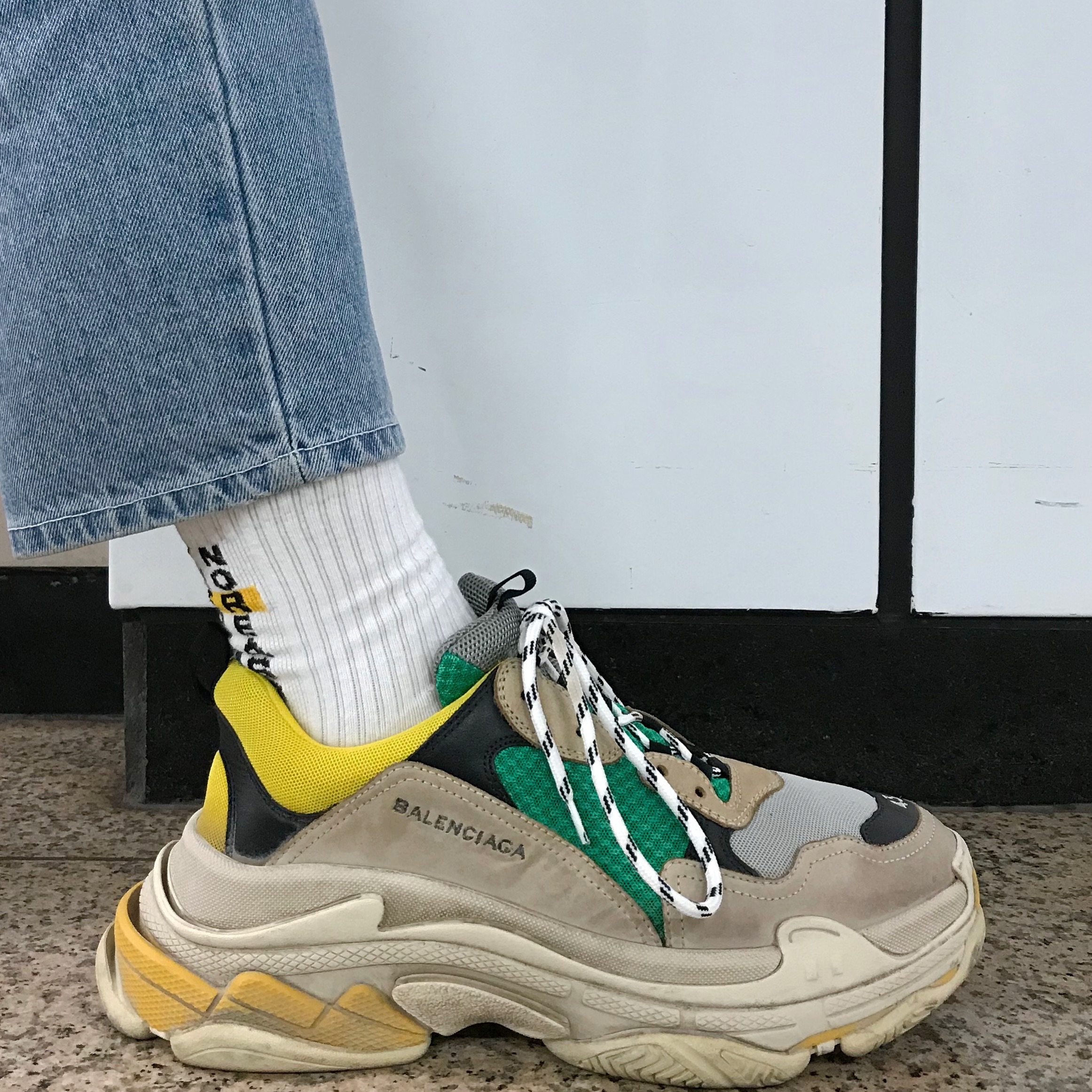 Balenciaga Triple S Yellow Green 착용 스타일
