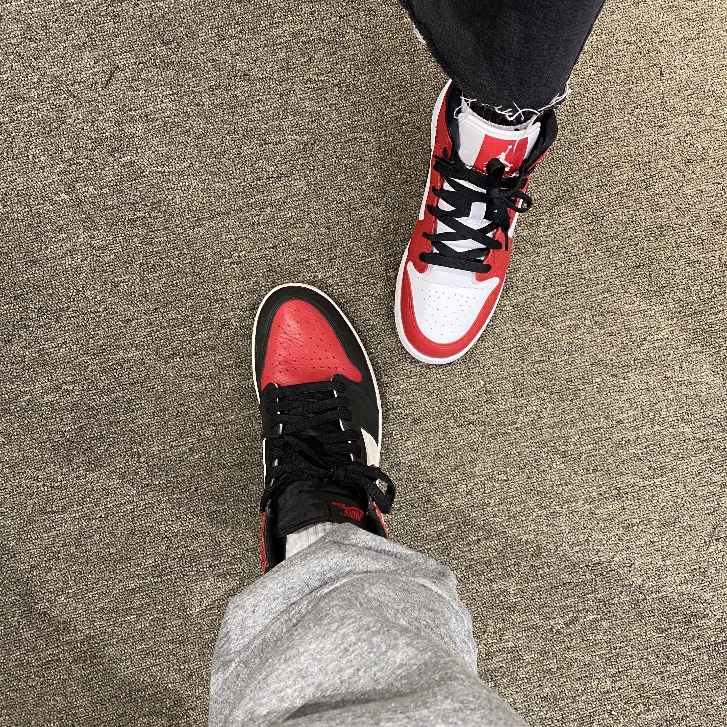 (GS) Jordan 1 Mid White Gym Red Black, Jordan 1 Retro High OG Bred Toe 착용 스타일