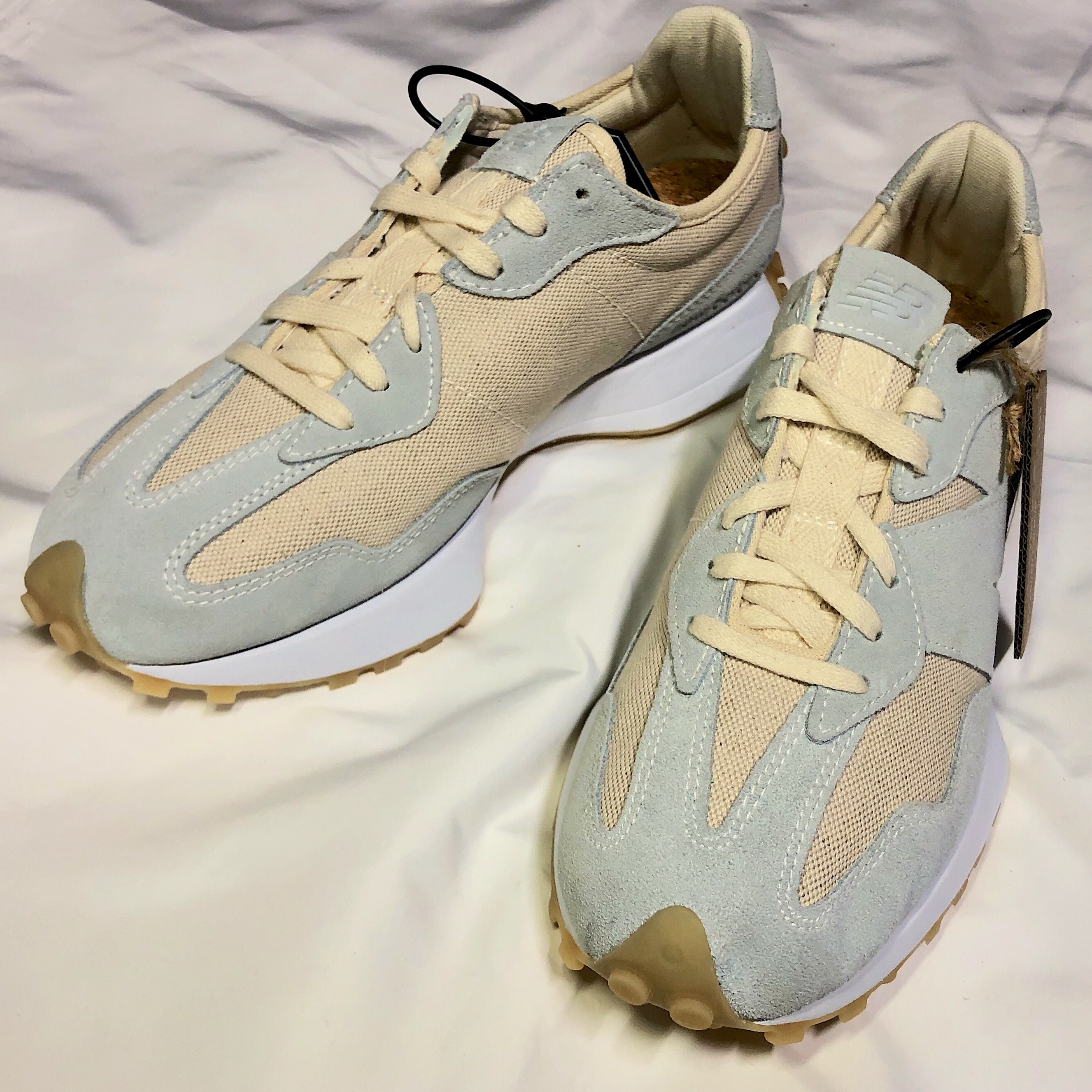 (W) New Balance 327 Undyed White Pale Blue 착용 스타일