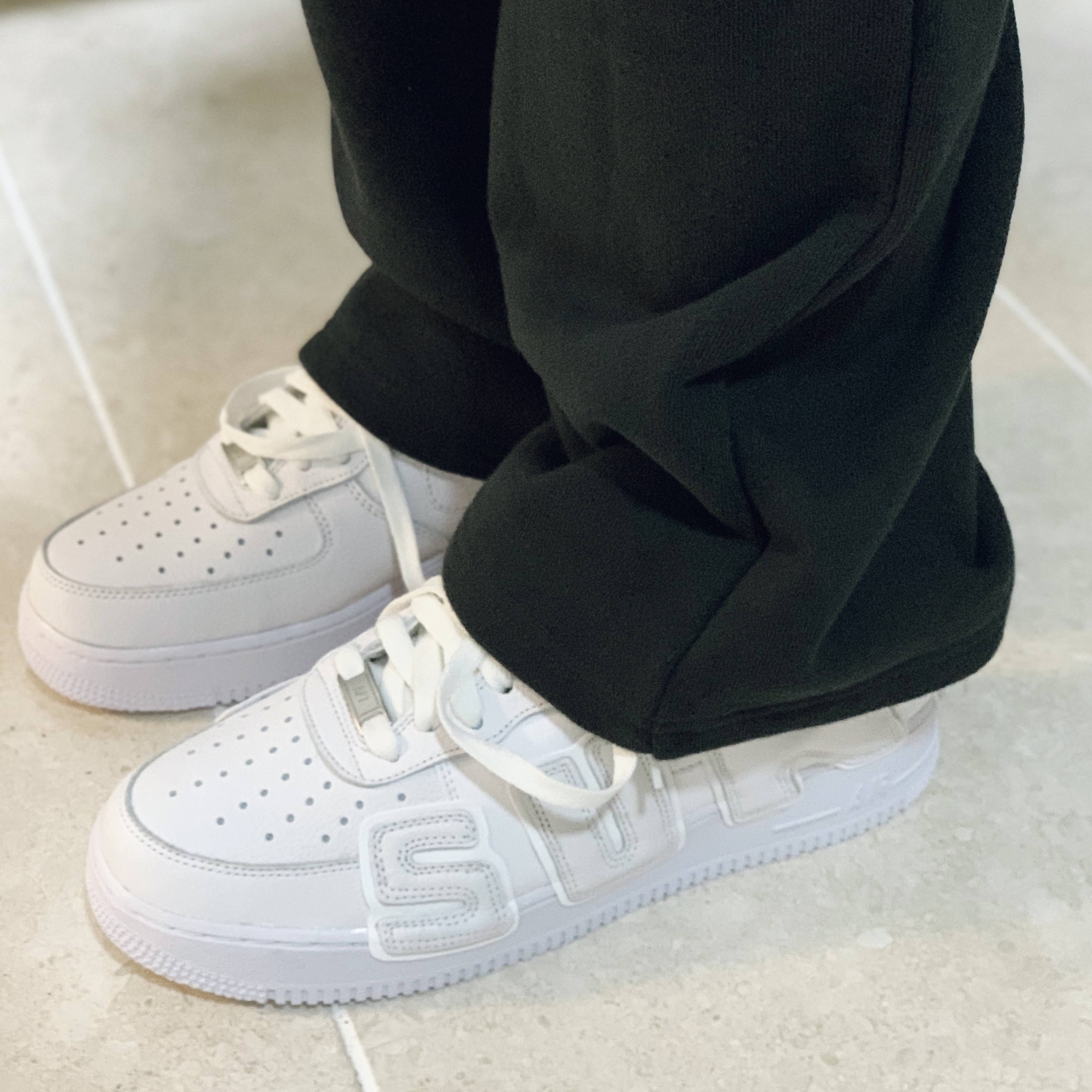 Nike x Cactus Plant Flea Market Air Force 1 Low Premium White 착용 스타일 - 2
