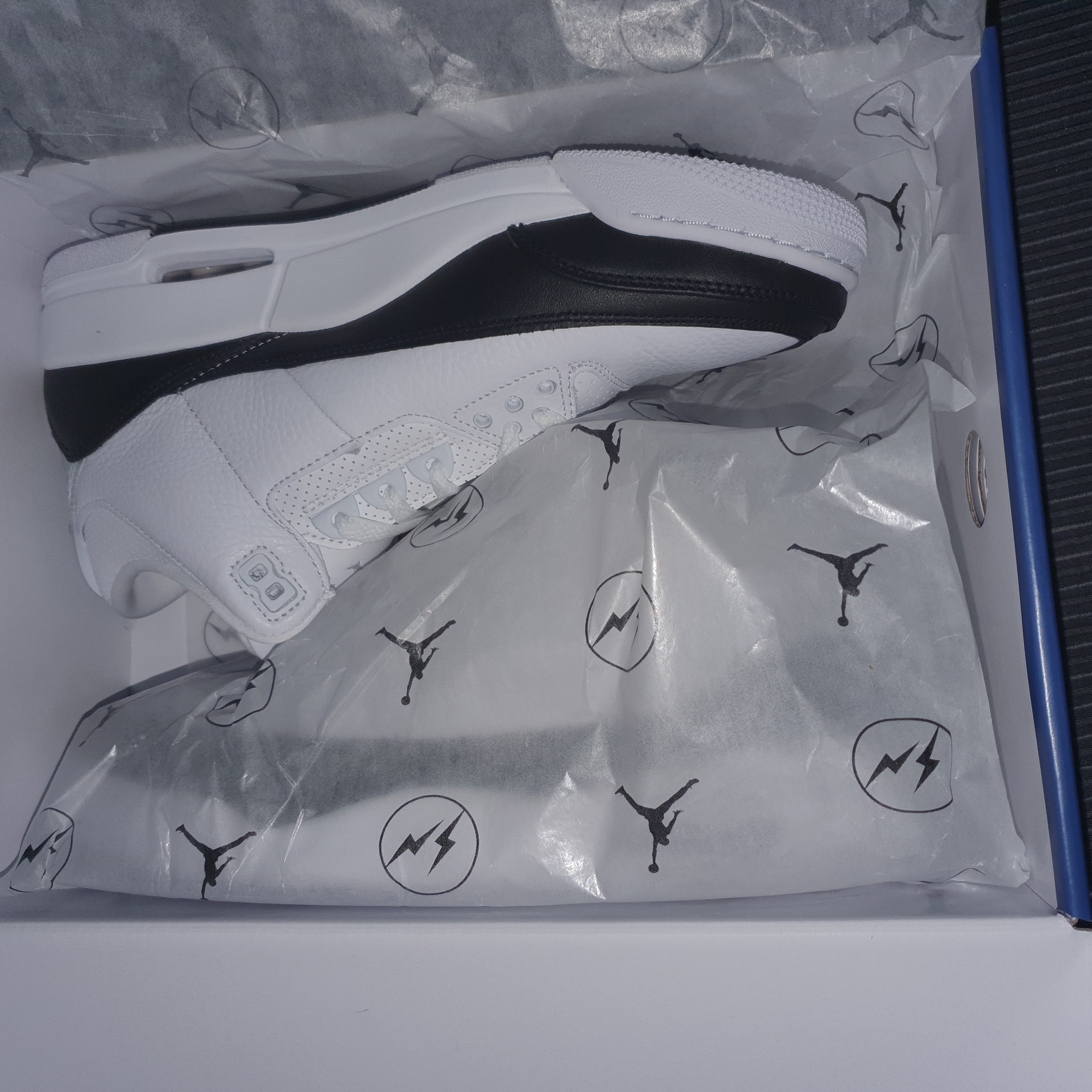 Jordan 3 x Fragment Retro SP White Black 착용 스타일 - 3