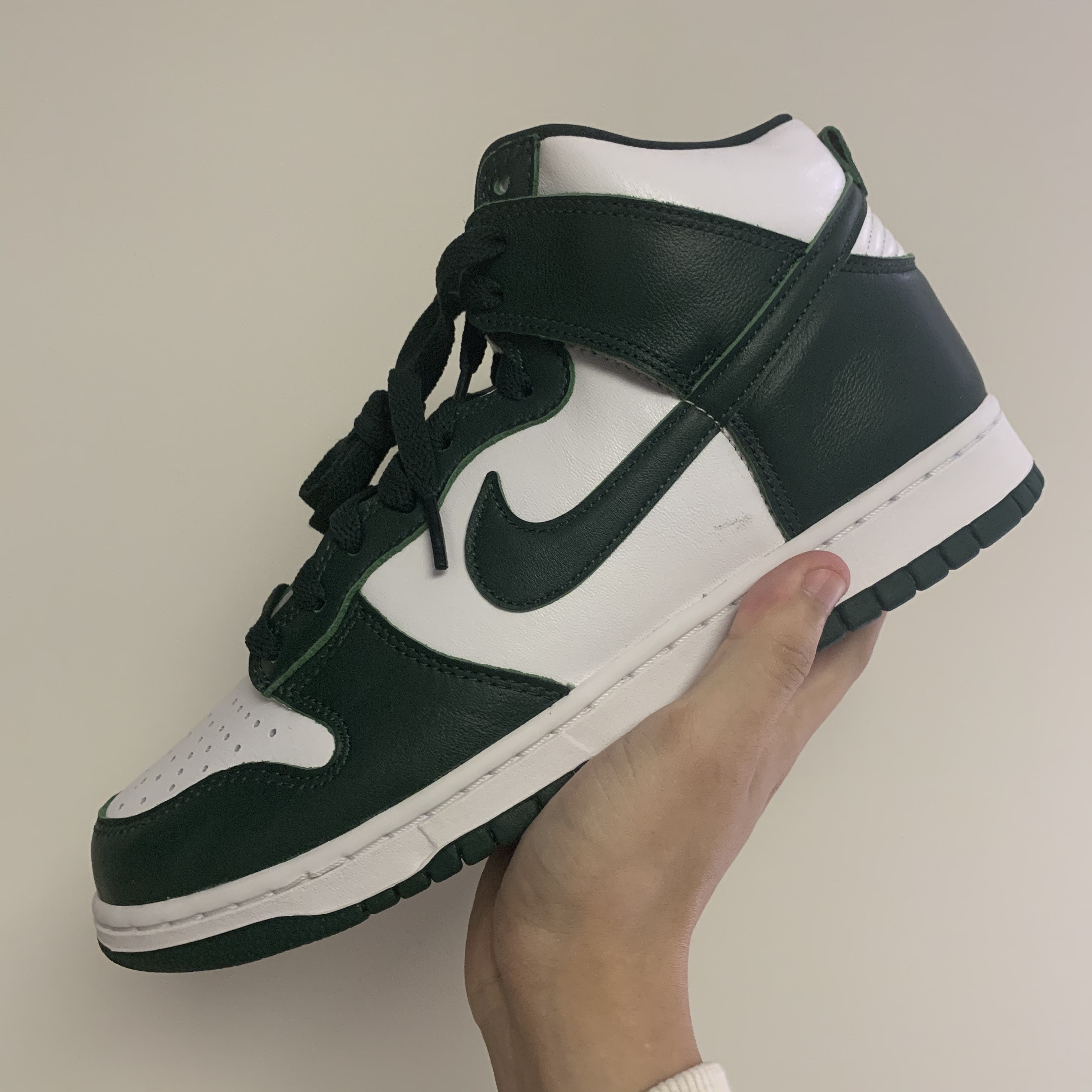 Nike Dunk High SP Spartan Green 착용 스타일
