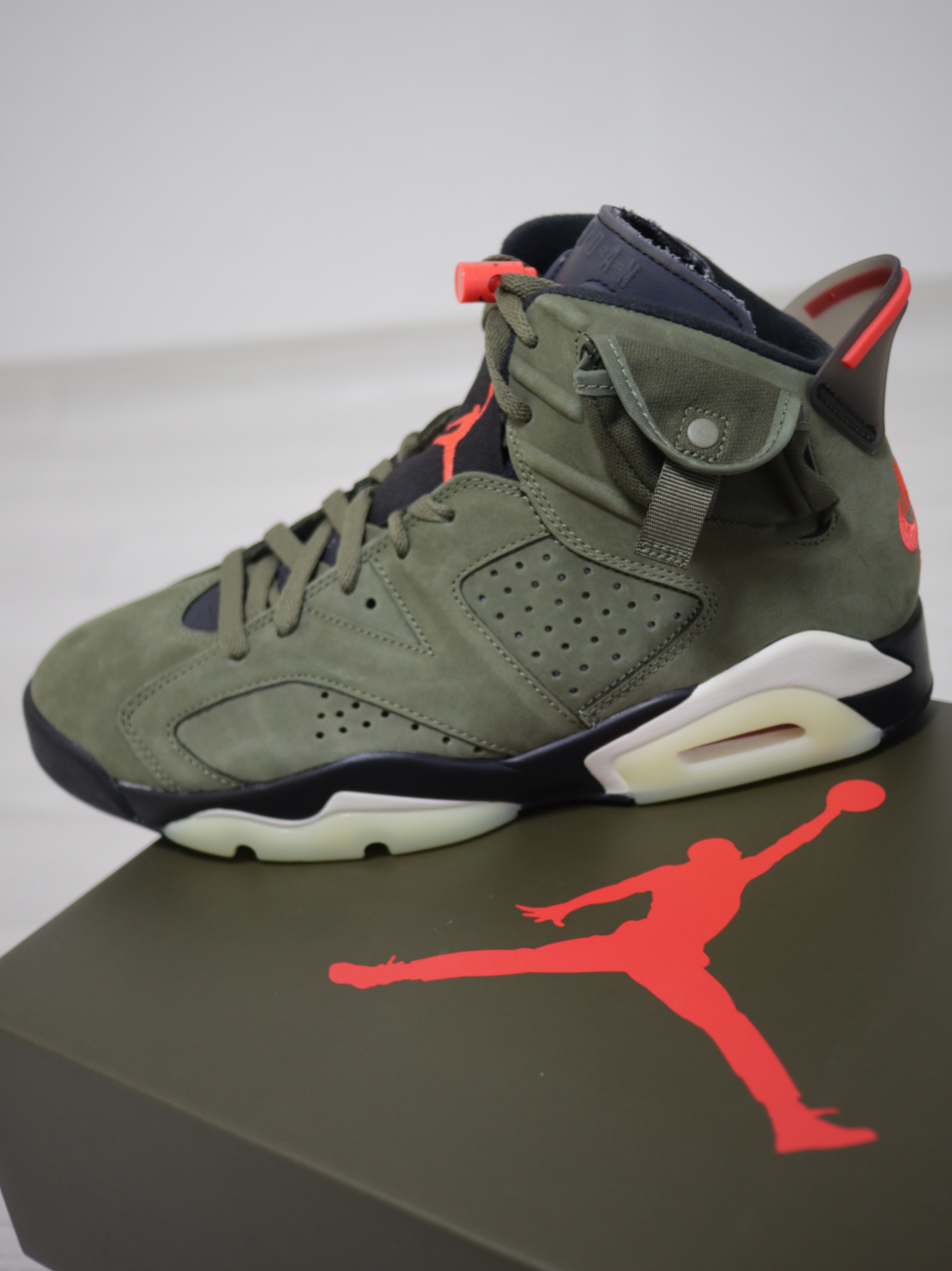 Jordan 6 x Travis Scott Retro Olive, (GS) Jordan 6 x Travis Scott Retro Olive 착용 스타일