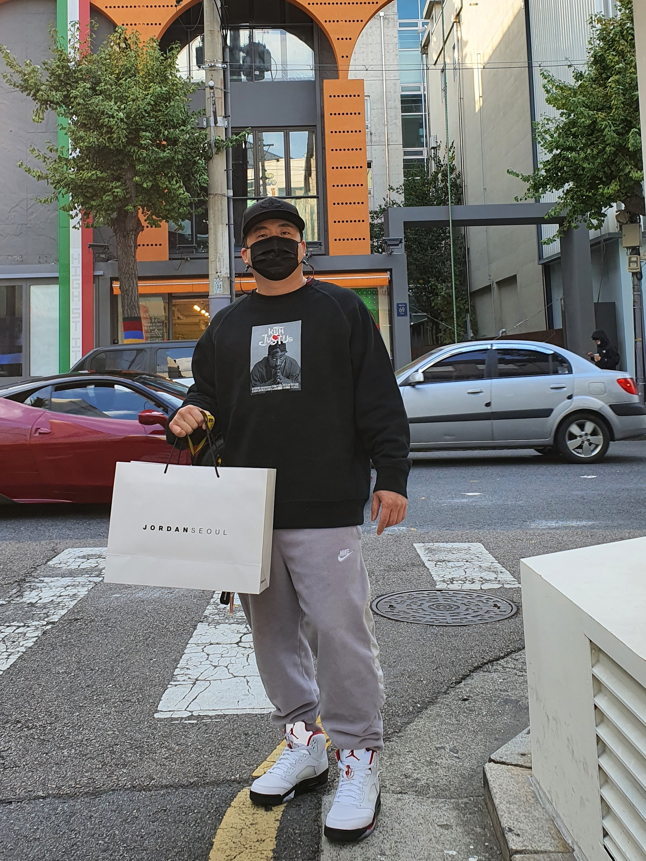 Jordan 5 Retro Fire Red Silver Tongue 2020, Jordan 5 x Off-White Retro SP Sail Fire Red 착용 스타일 - 1