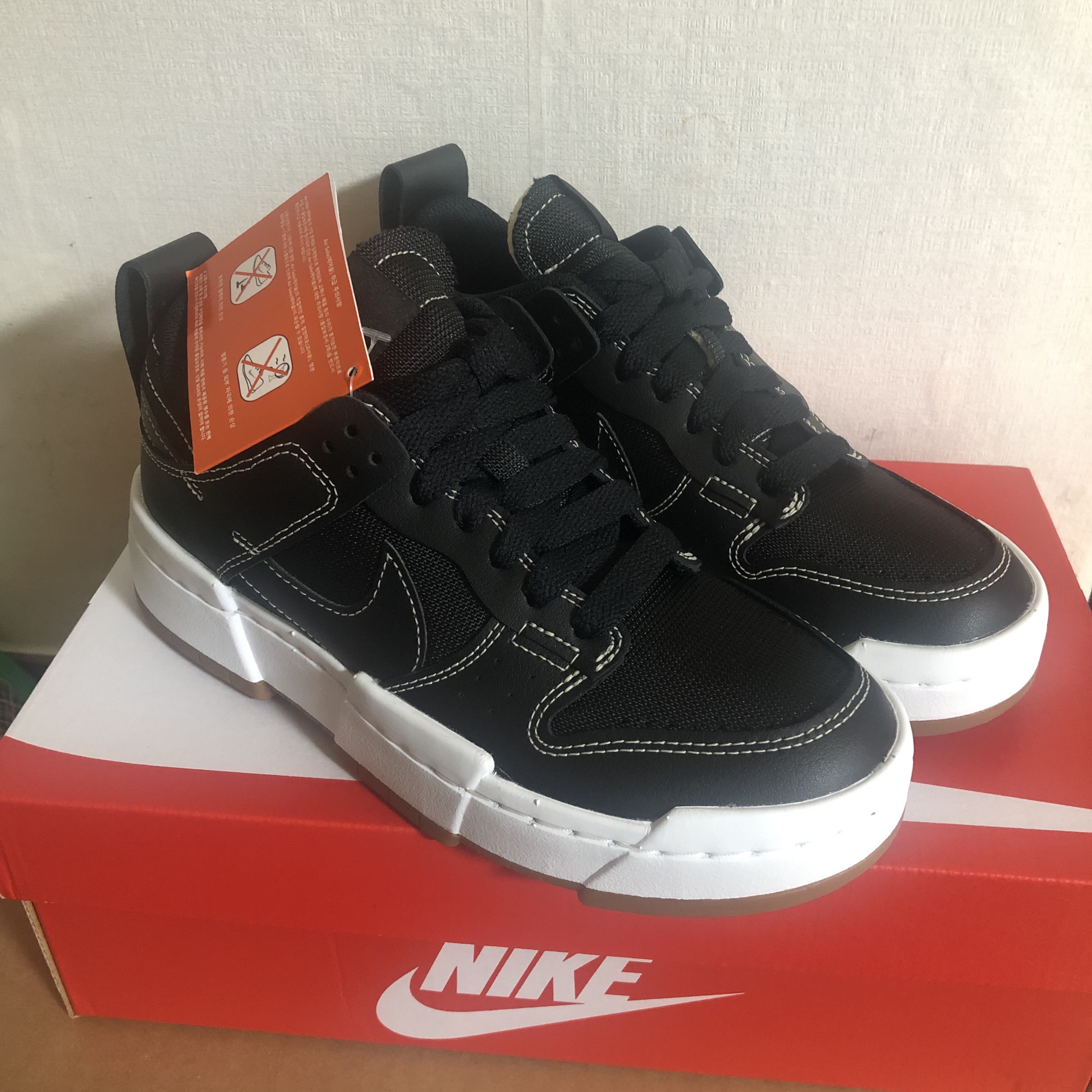 (W) Nike Dunk Low Disrupt Black Gum 착용 스타일