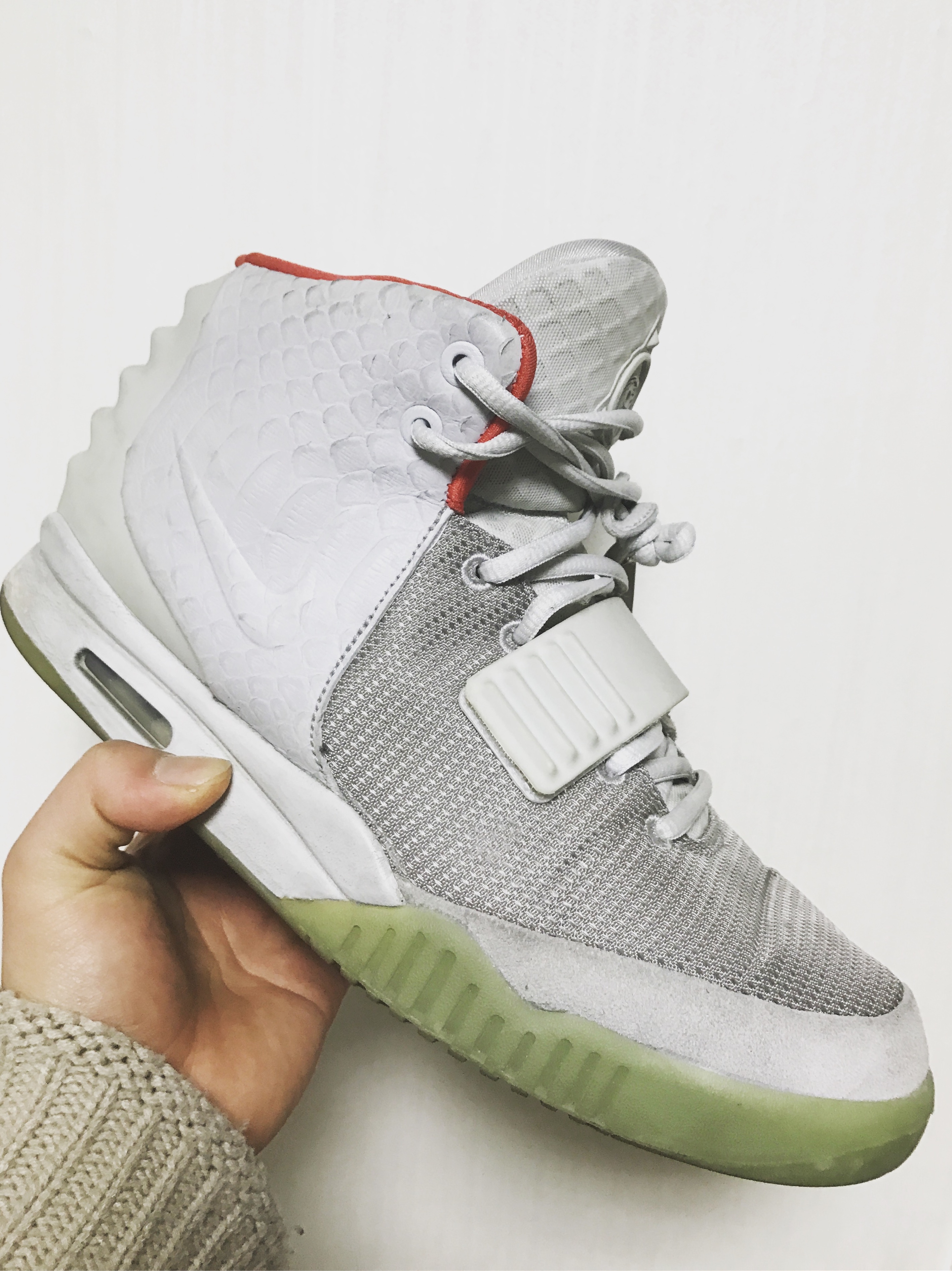 Nike Air Yeezy 2 Pure Platinum 착용 스타일