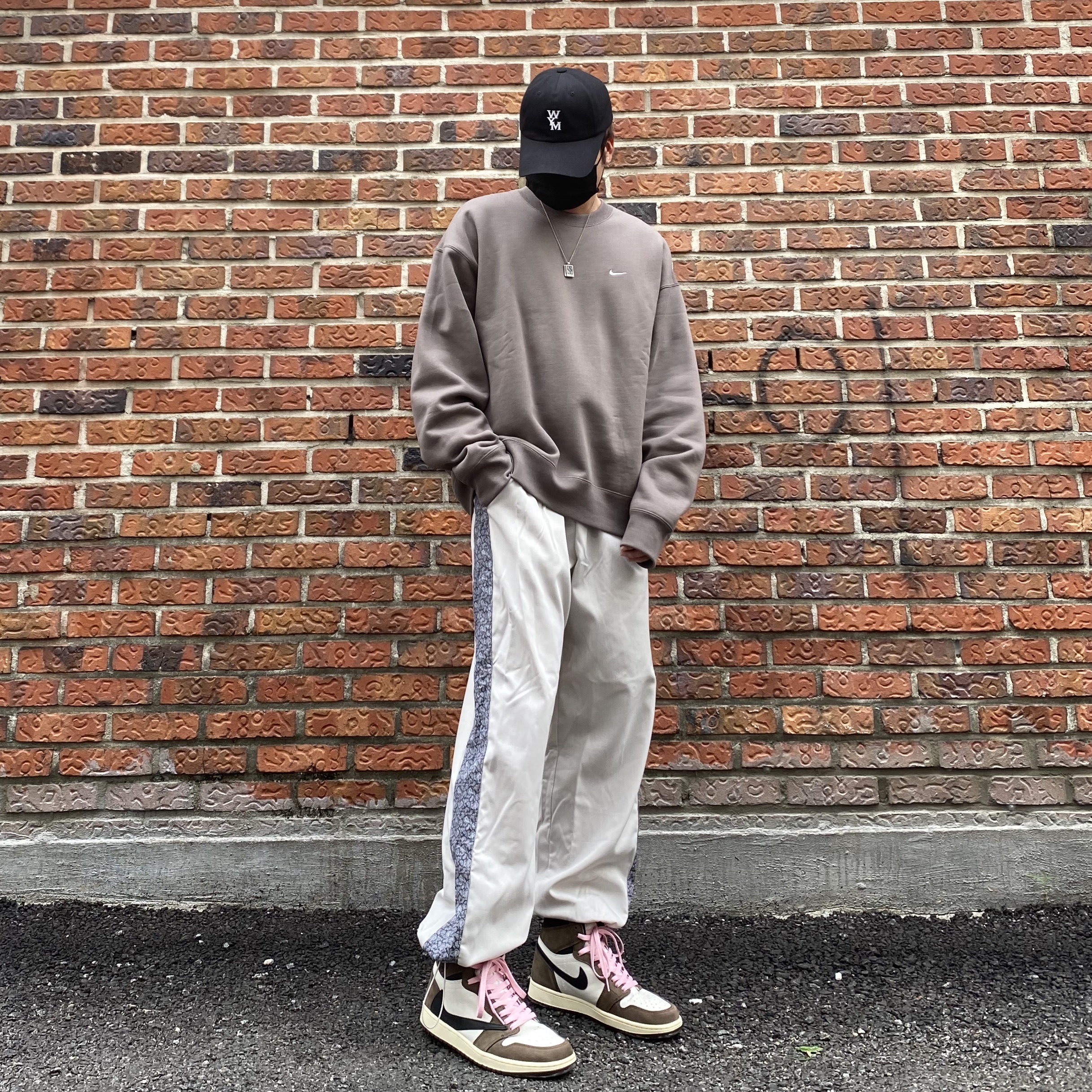 Jordan 1 x Travis Scott Retro High OG SP Mocha 착용 스타일