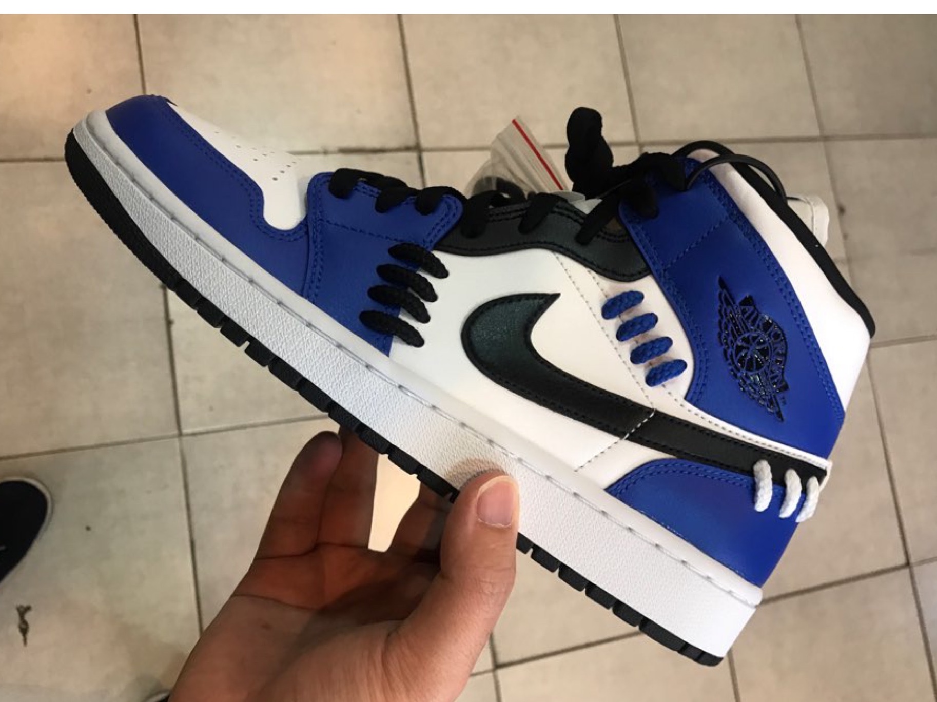 (W) Jordan 1 Mid SE Sisterhood ์ฐฉ์ฉ ์คํ์ผ
