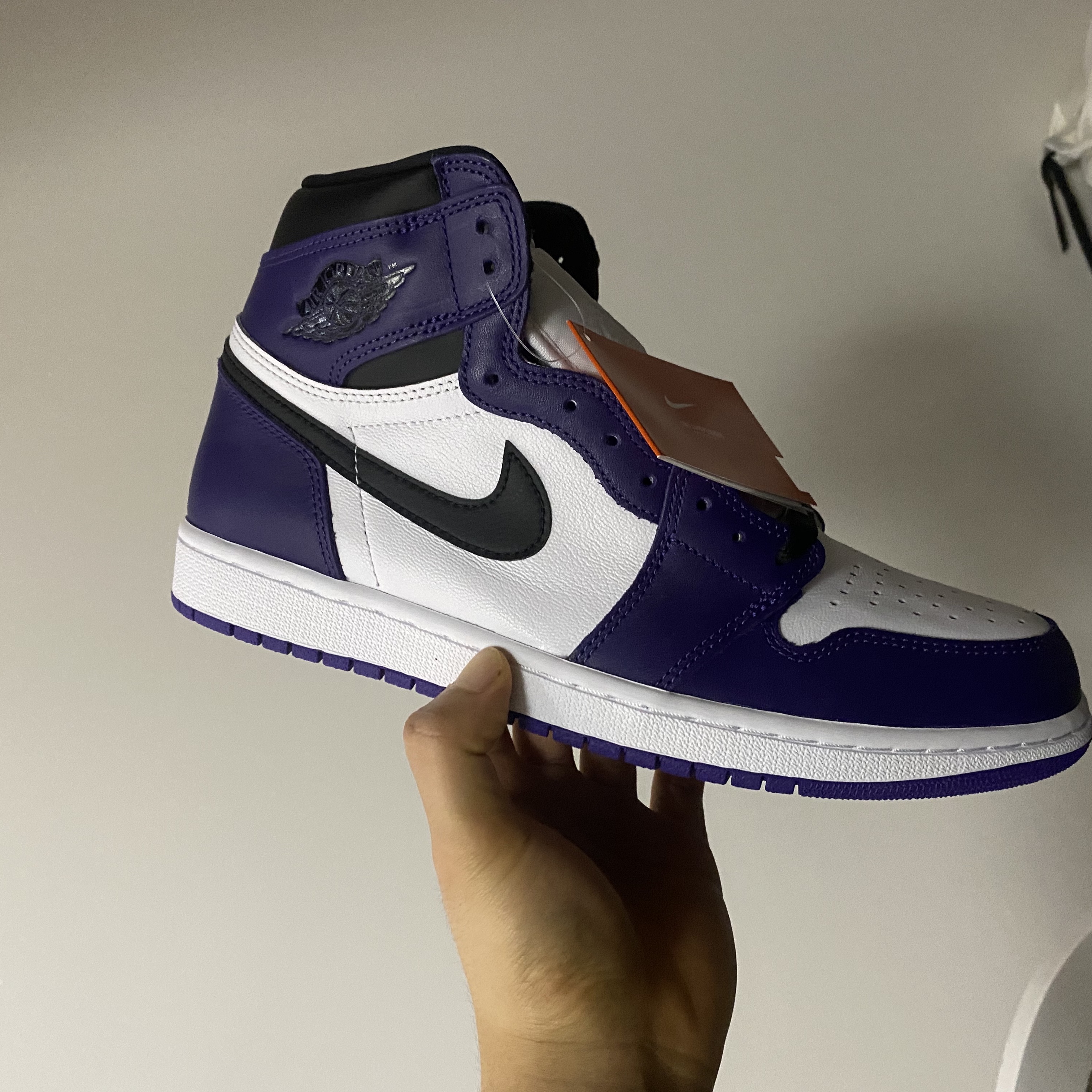 Jordan 1 Retro High OG Court Purple 2020, Converse x Fear of God Essentials Chuck 70 Hi Black 2020 착용 스타일 - 1