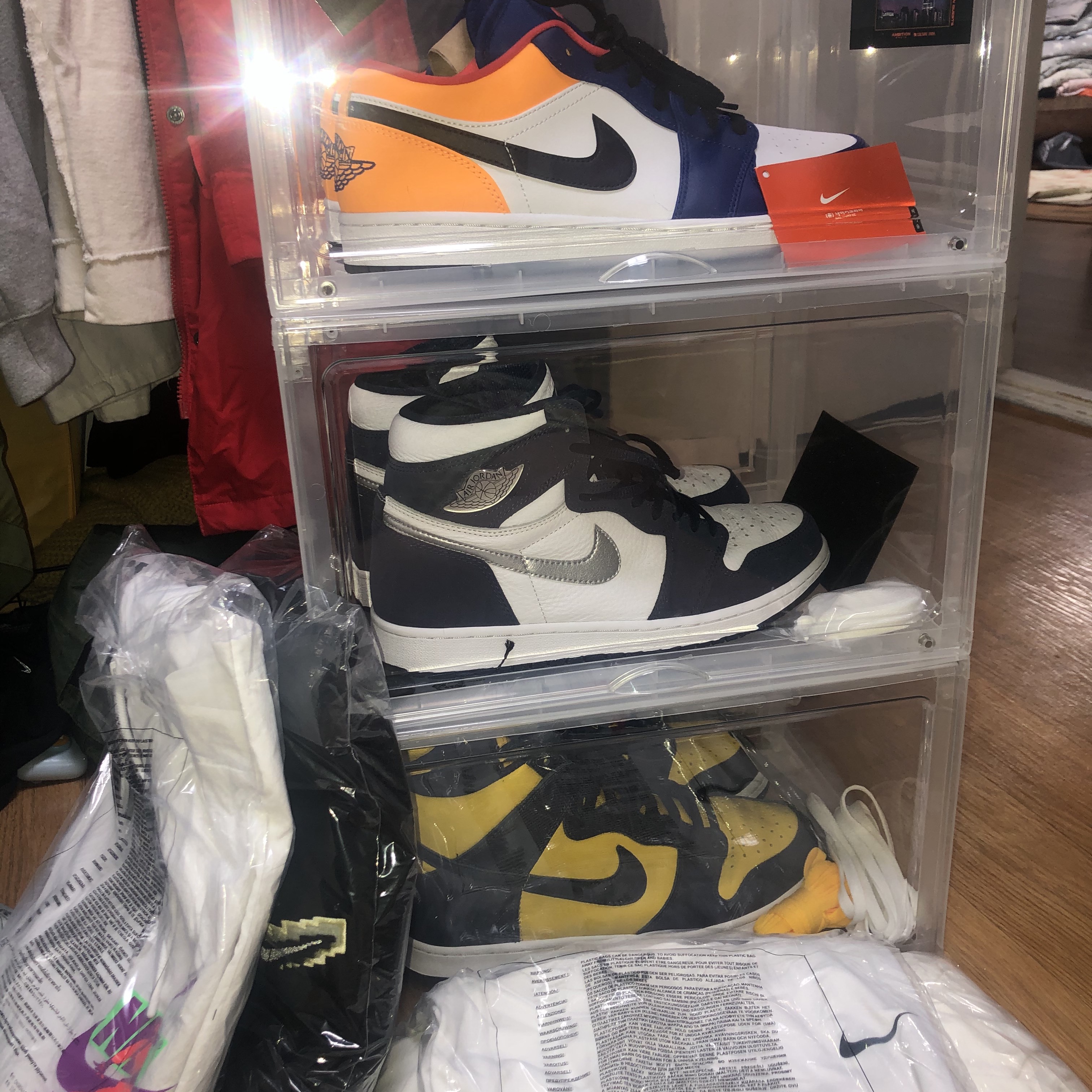 Jordan 1 Retro High OG CO.JP Midnight Navy, Nike Dunk High SP Maize & Blue 착용 스타일