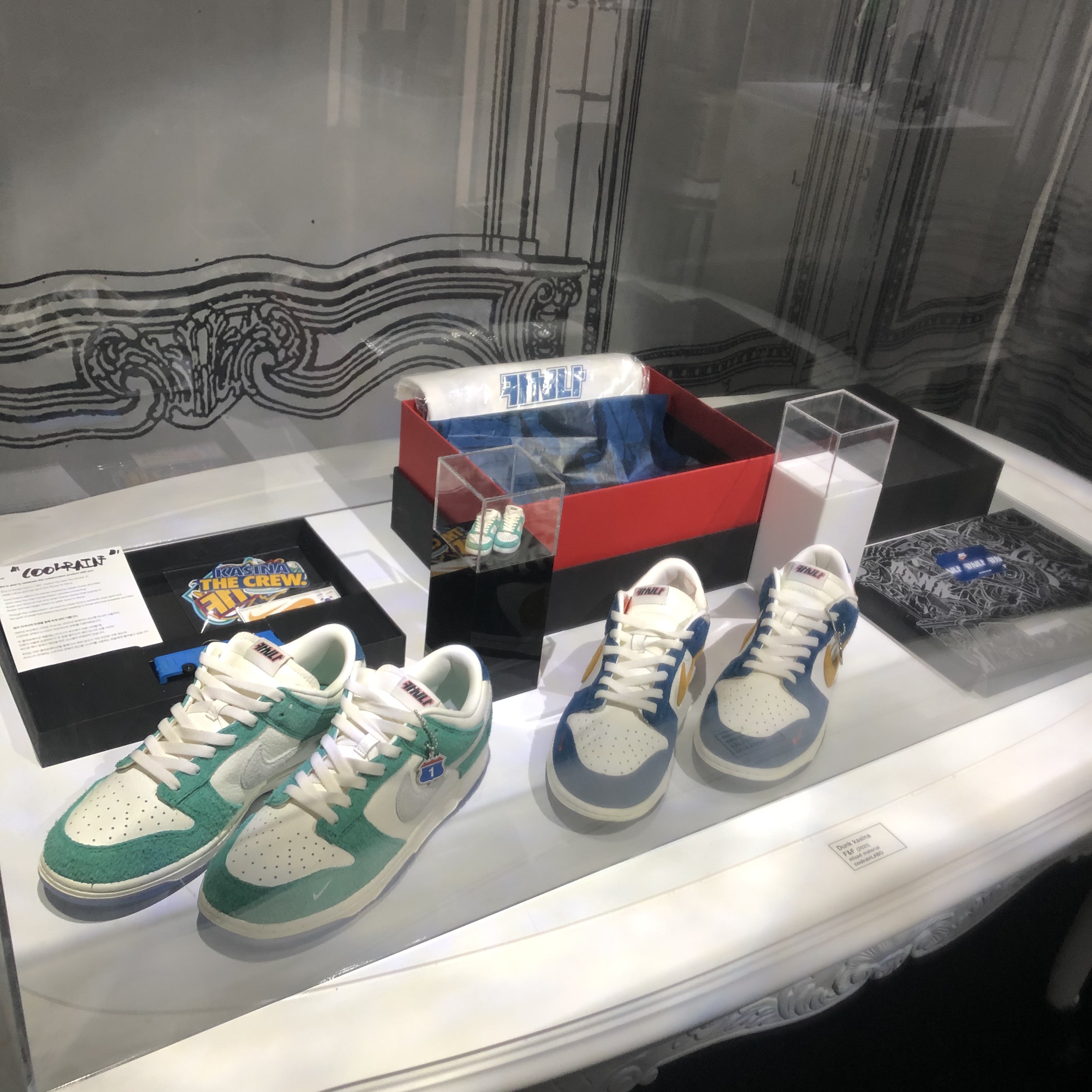 Jordan 1 x Dior High OG, Nike x Kasina Dunk Low 80's Bus 착용 스타일 - 3