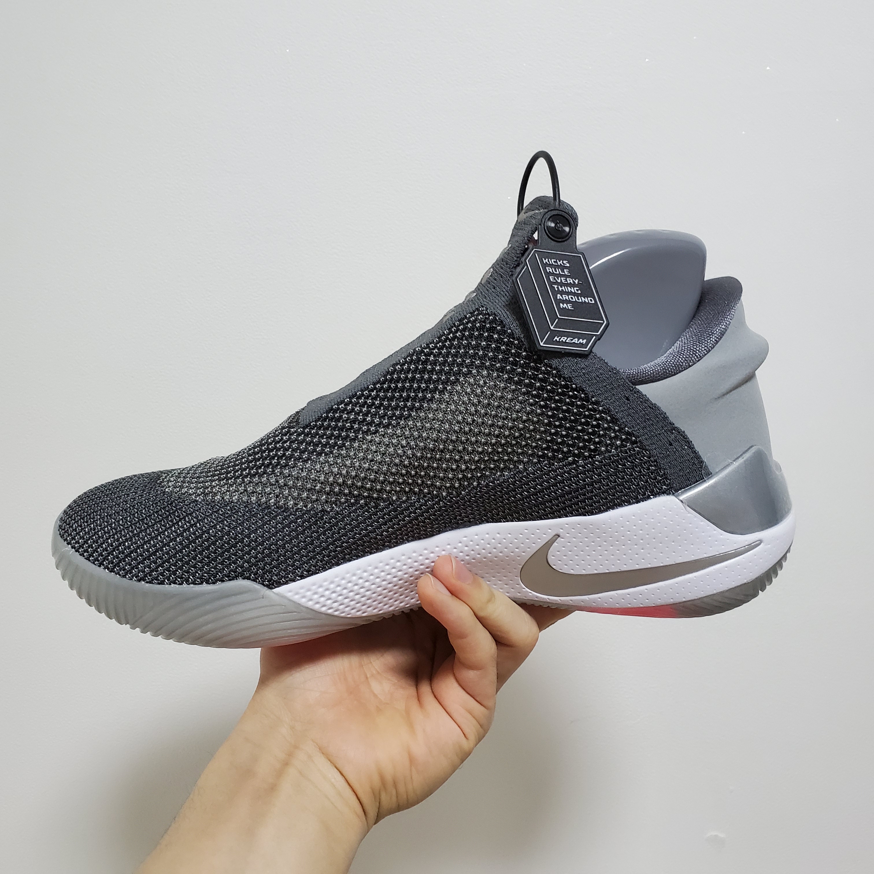Nike Adapt BB Dark Grey (KR Charger) 착용 스타일