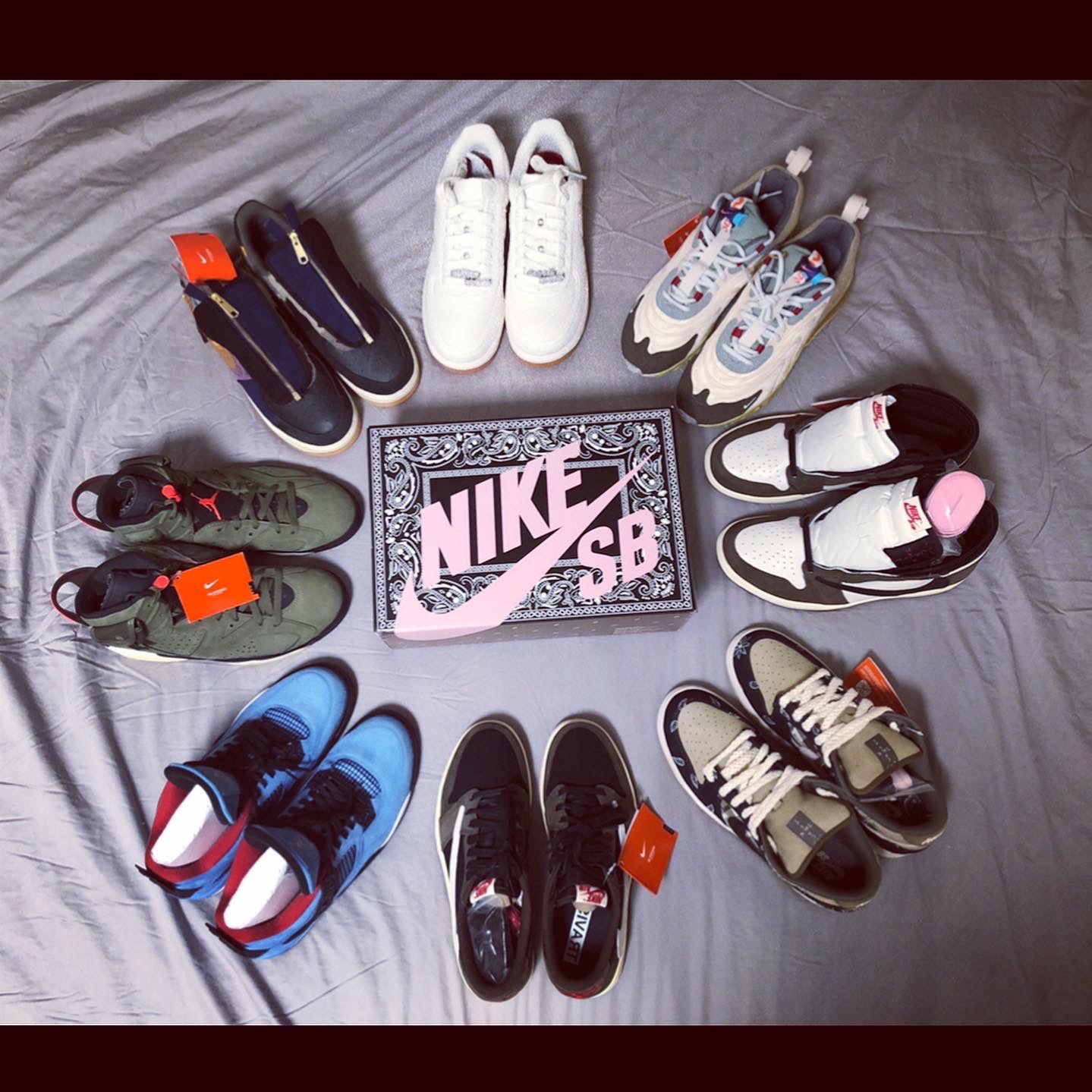 Jordan 1 x Travis Scott Retro High OG SP Mocha, Nike x Travis Scott Air Max 270 React Cactus Trails 착용 스타일