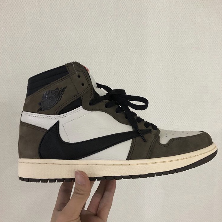 Jordan 1 x Travis Scott Retro High OG SP Mocha 착용 스타일
