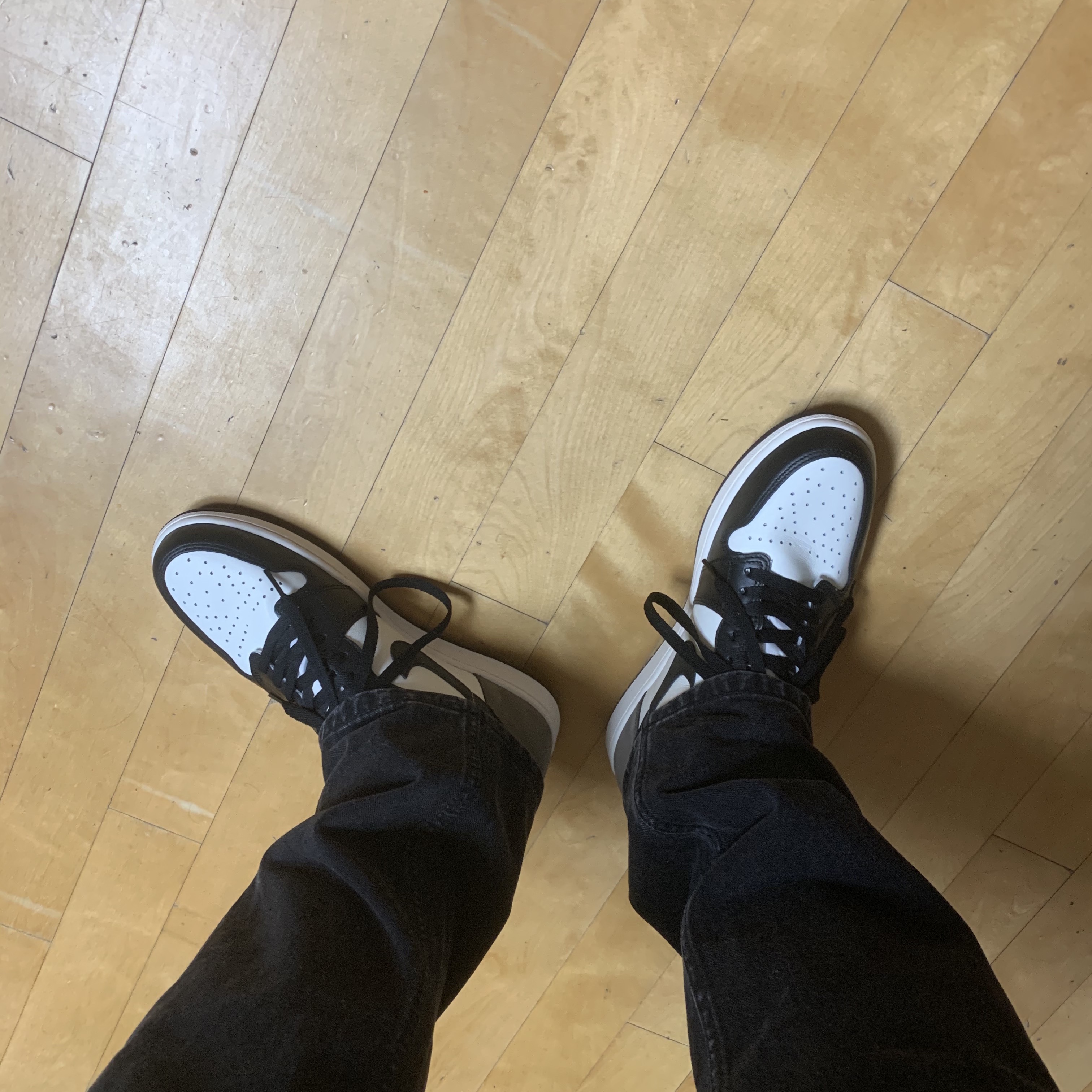Jordan 1 Retro High OG Black Mocha 착용 스타일 - 1