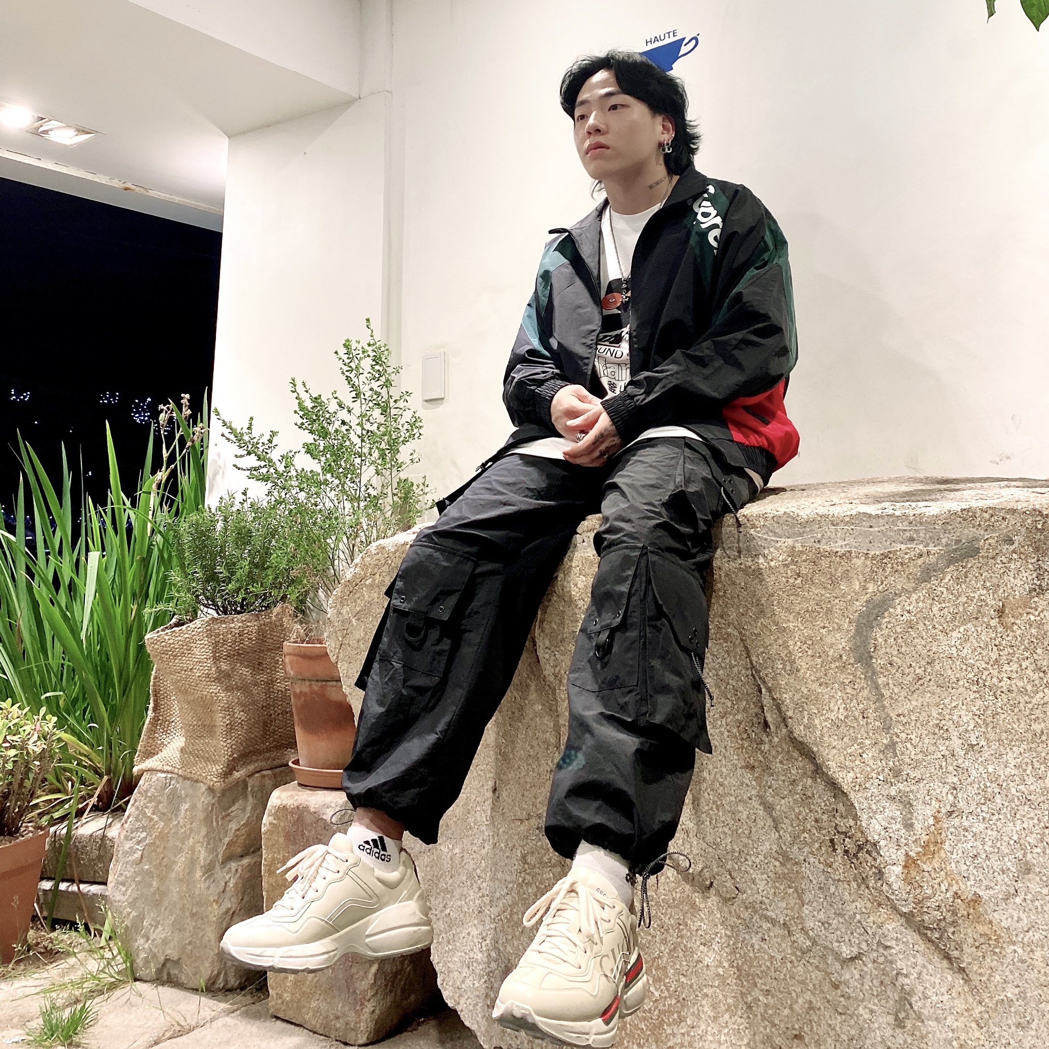Gucci Rhyton Leather Sneakers Logo 착용 스타일