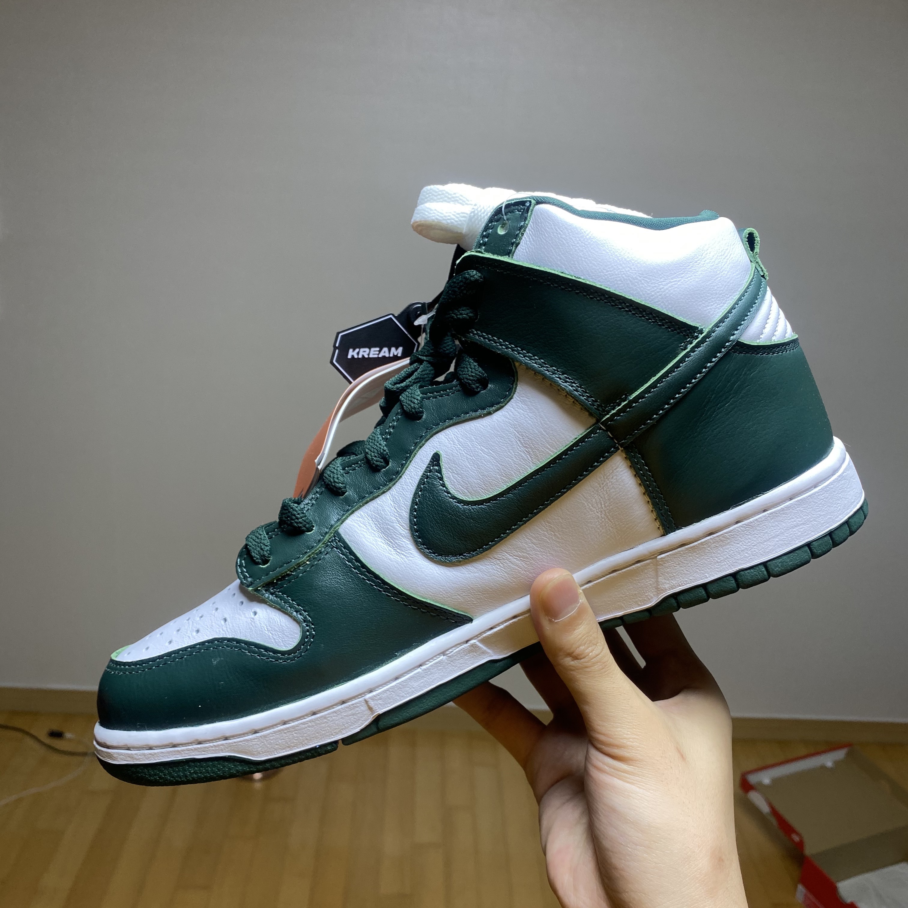 Nike Dunk High SP Spartan Green 착용 스타일