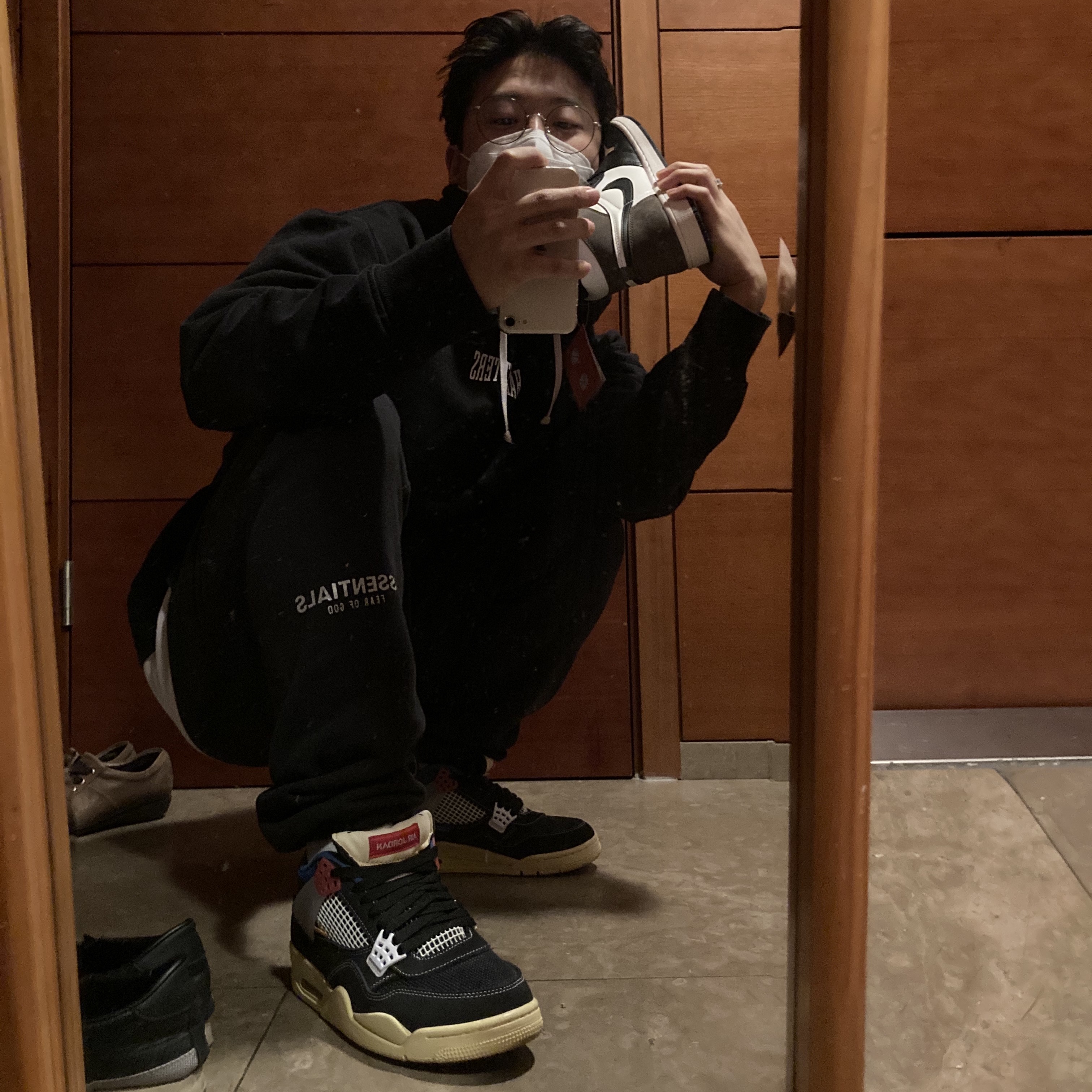 Jordan 1 Retro High OG Black Mocha, Jordan 4 x Union Retro Off Noir 착용 스타일 - 2