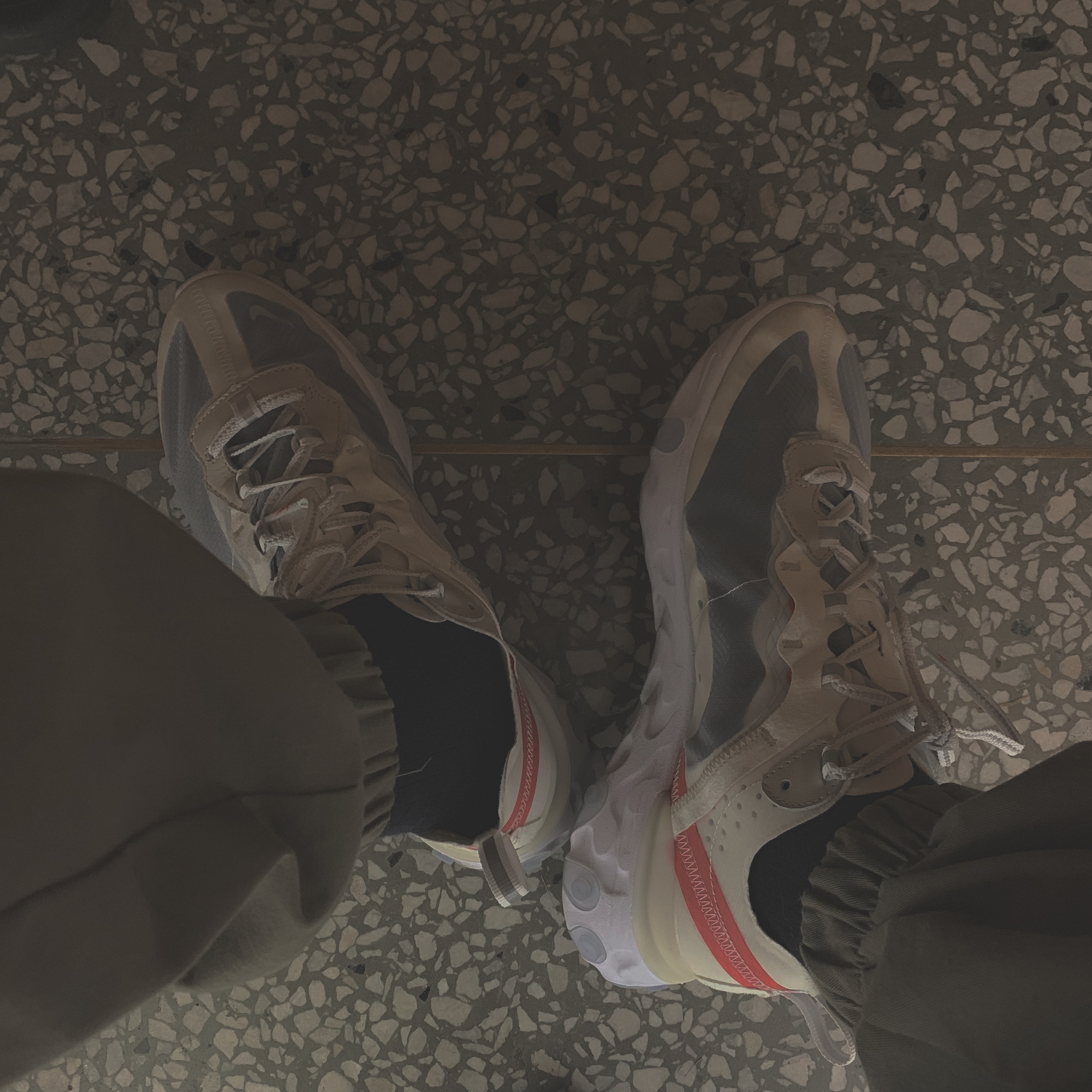 Nike React Element 87 Sail Light Bone 착용 스타일