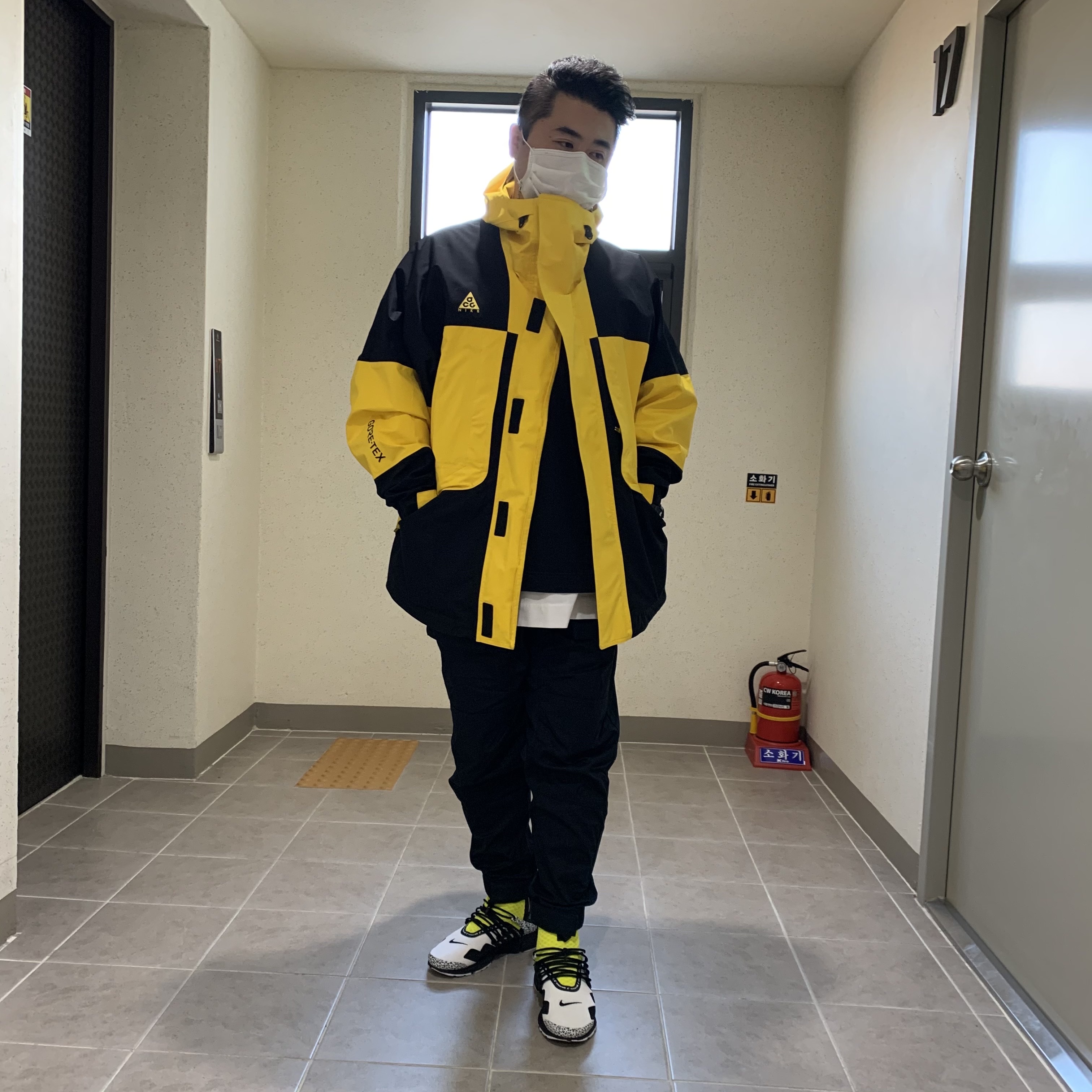 Nike x Acronym Air Presto Mid Dynamic Yellow 착용 스타일