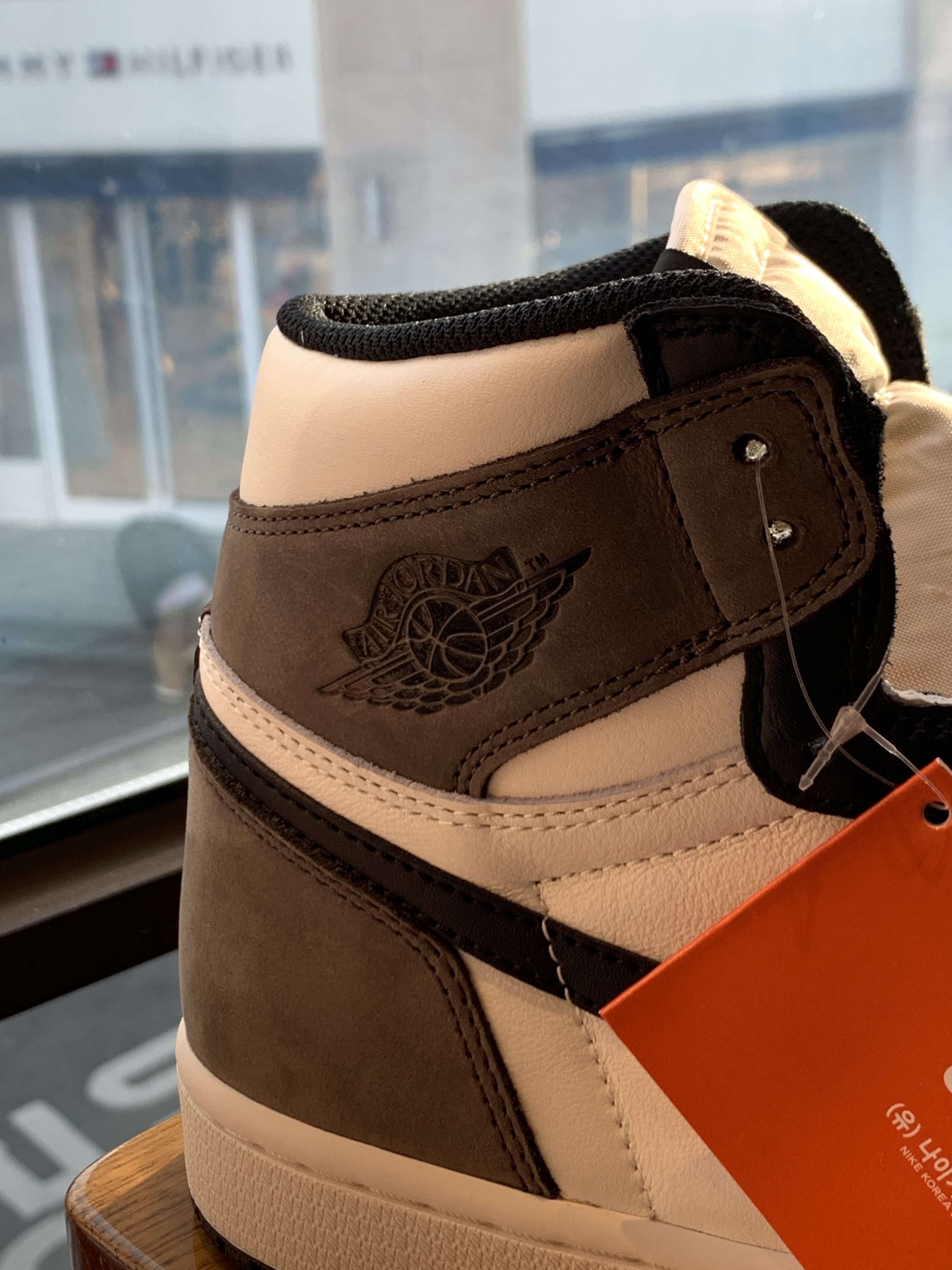 Jordan 1 Retro High OG Black Mocha 착용 스타일